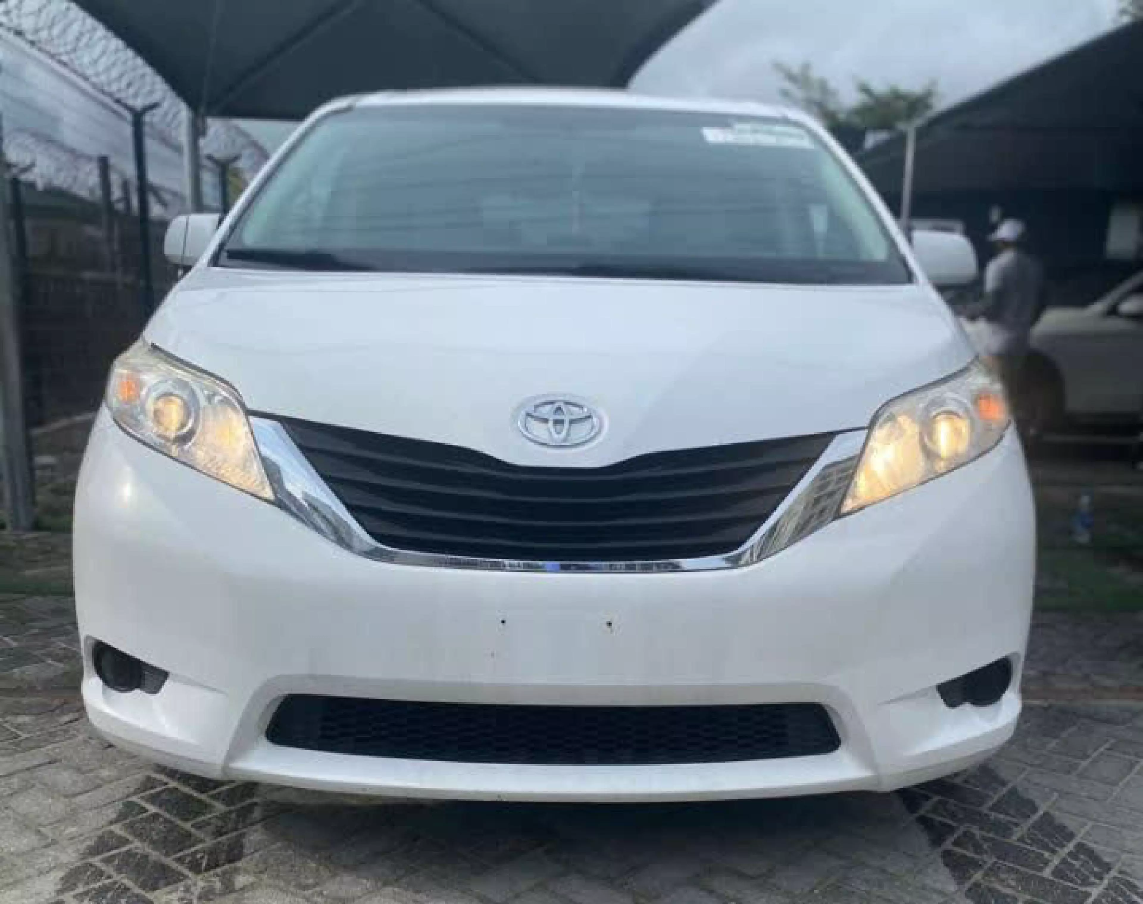 Toyota Sienna  - 2012