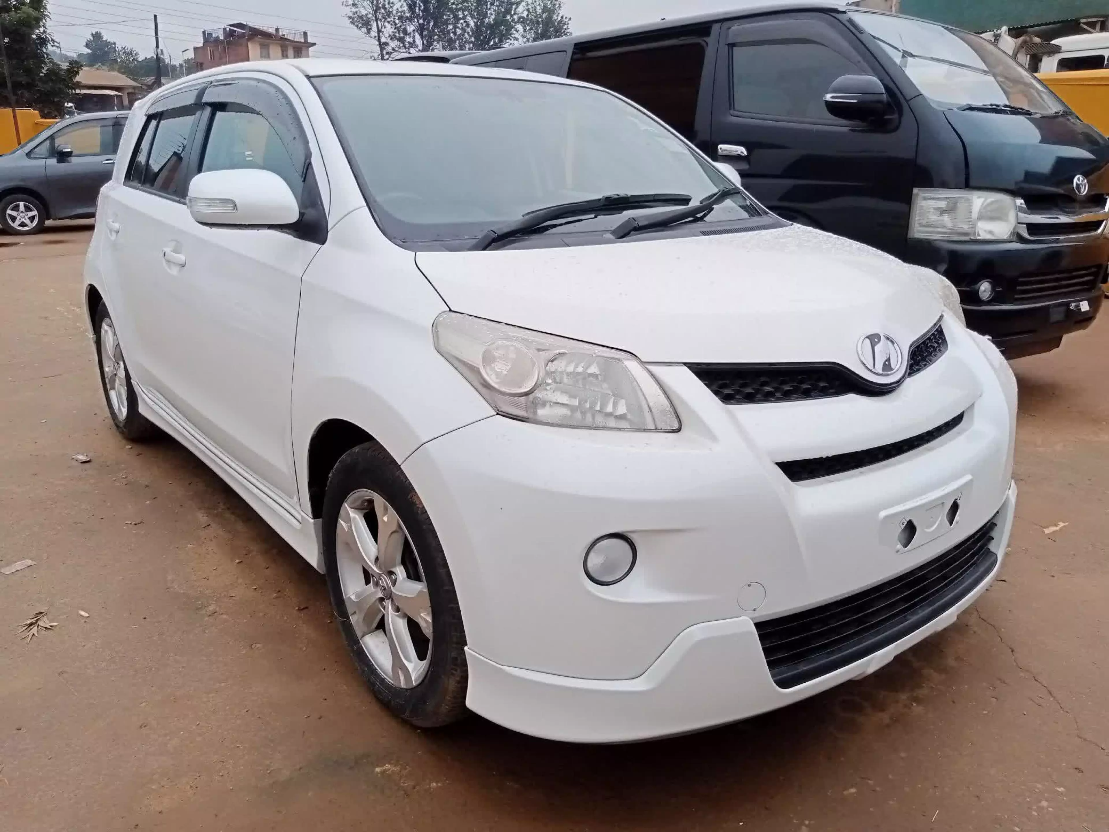 Toyota Ist  - 2010