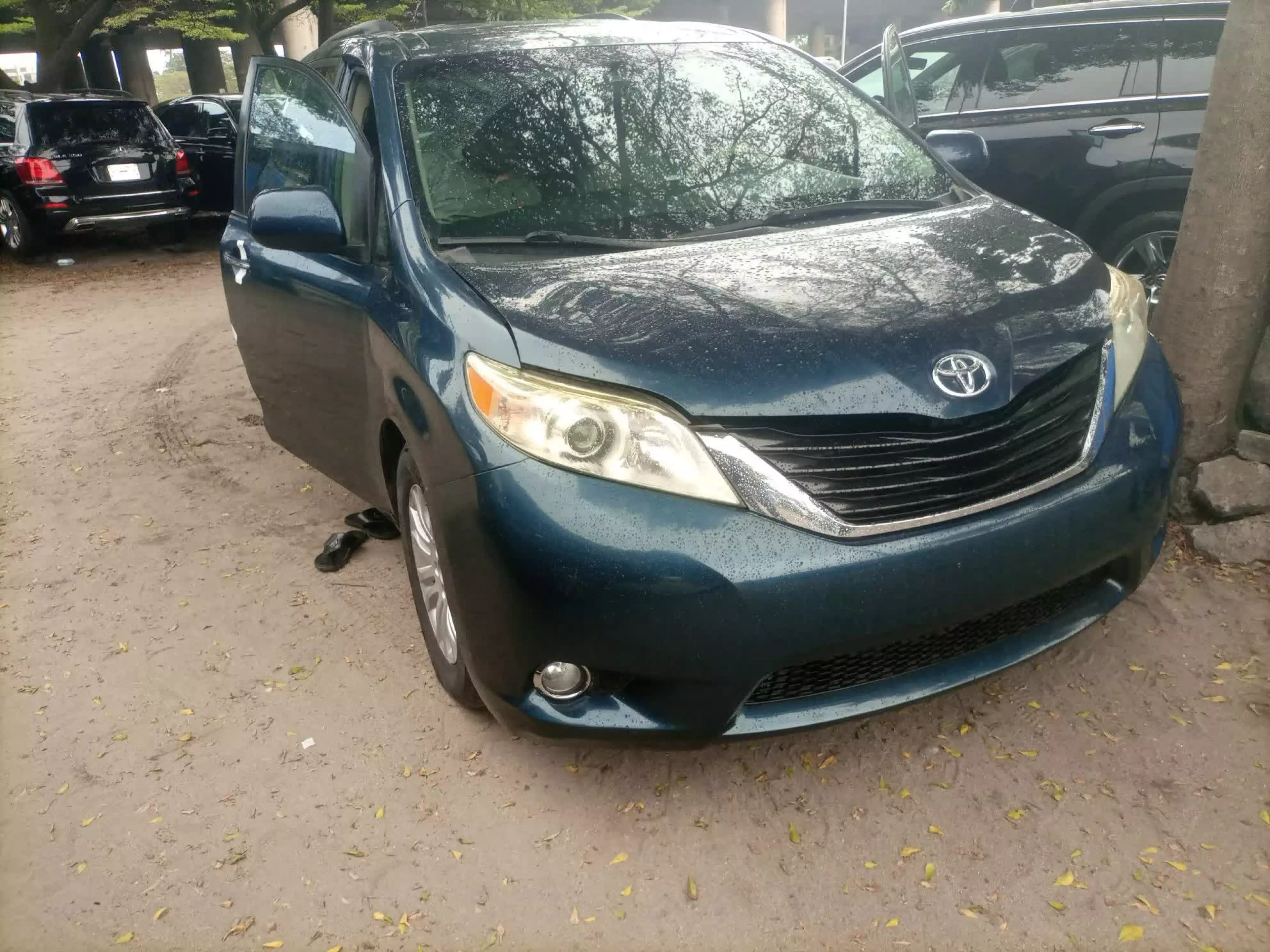 Toyota Sienna - 2011