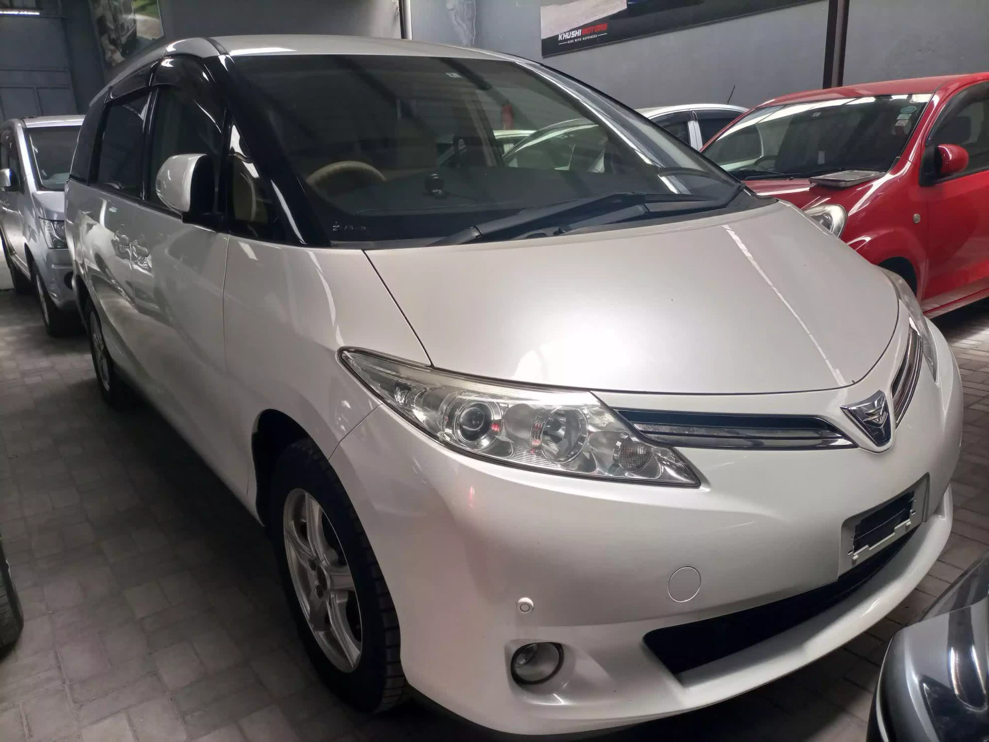 Toyota Estima  - 2016
