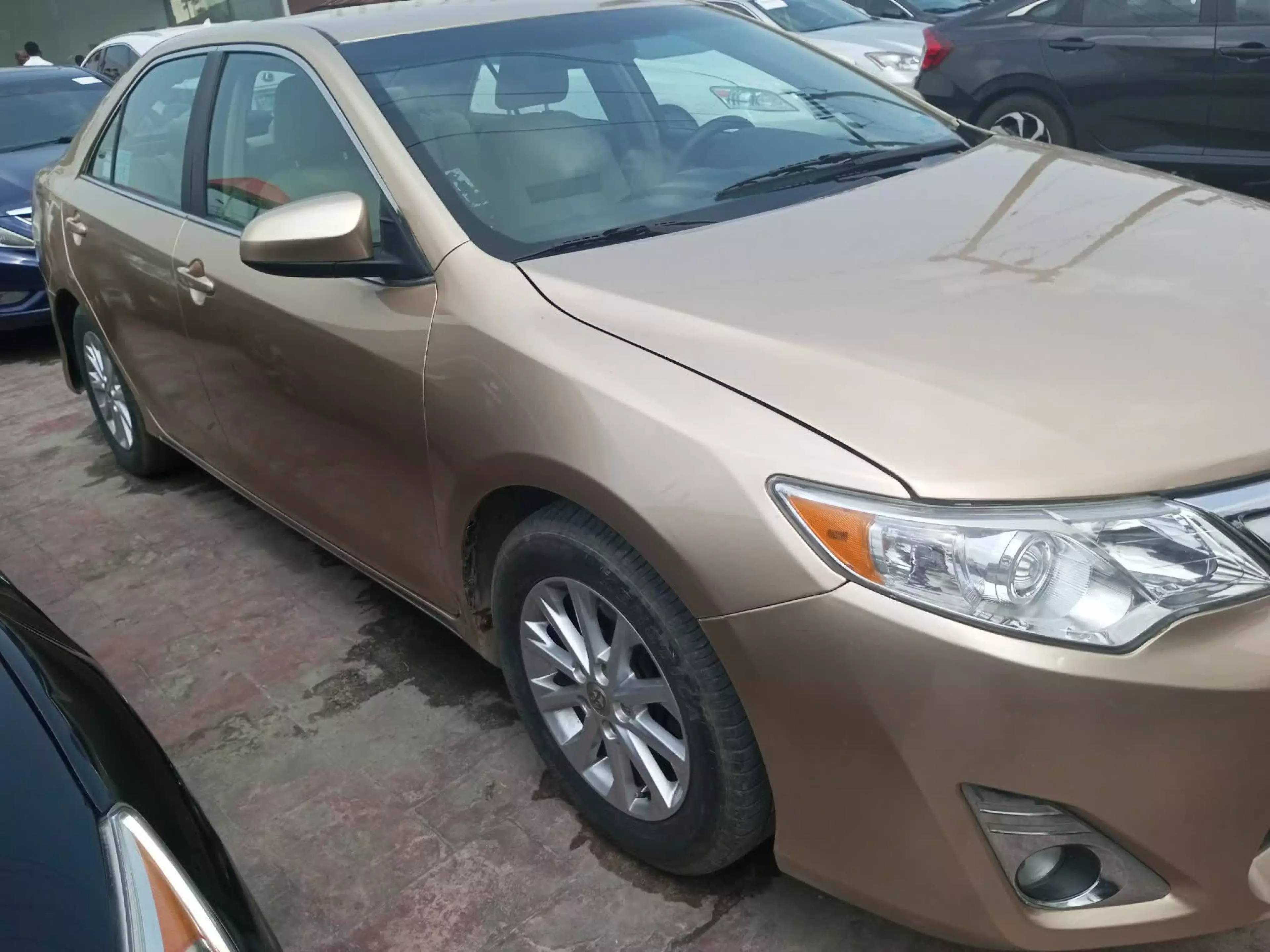 Toyota Camry  - 2014