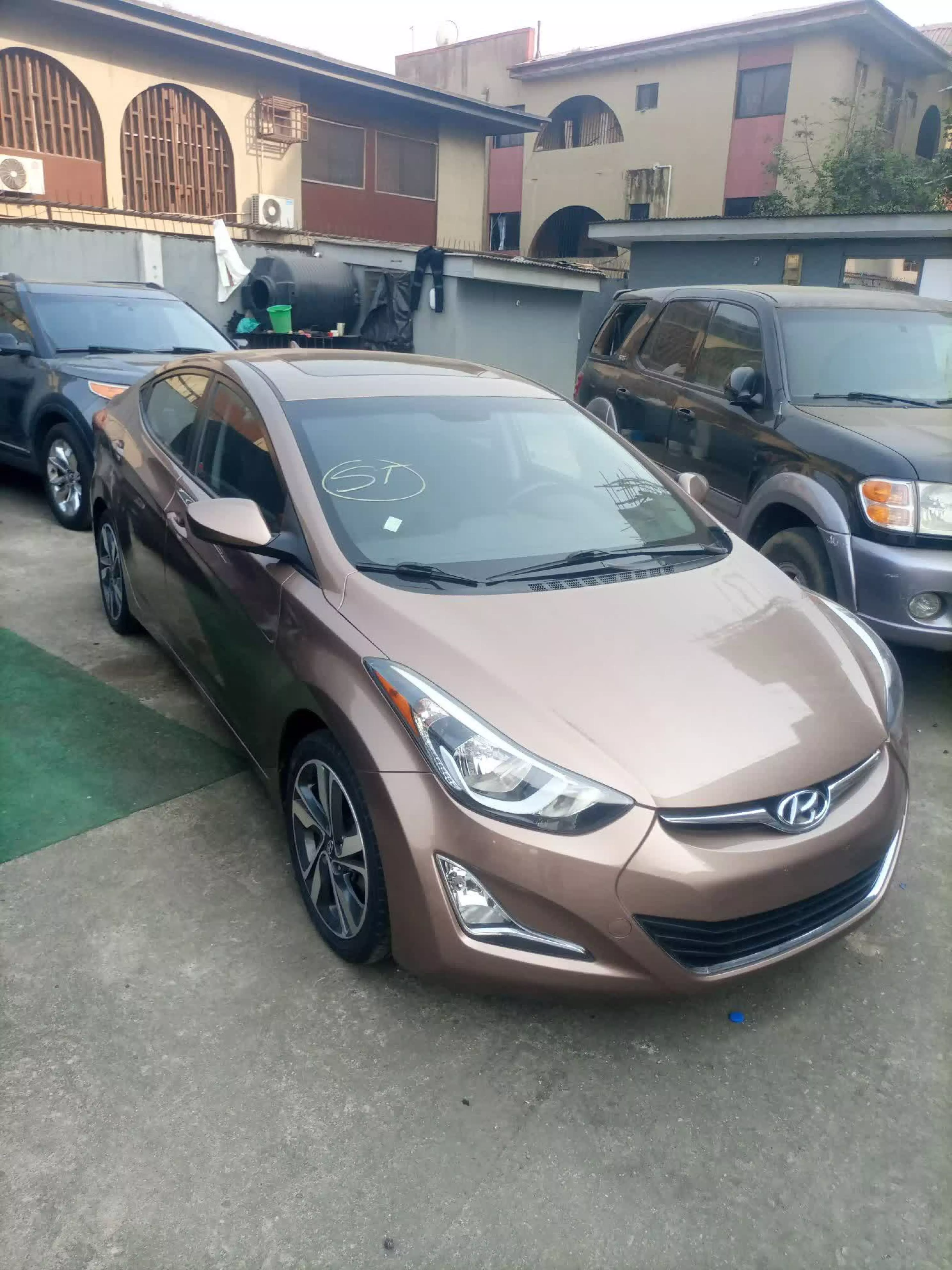 Hyundai Elantra - 2015