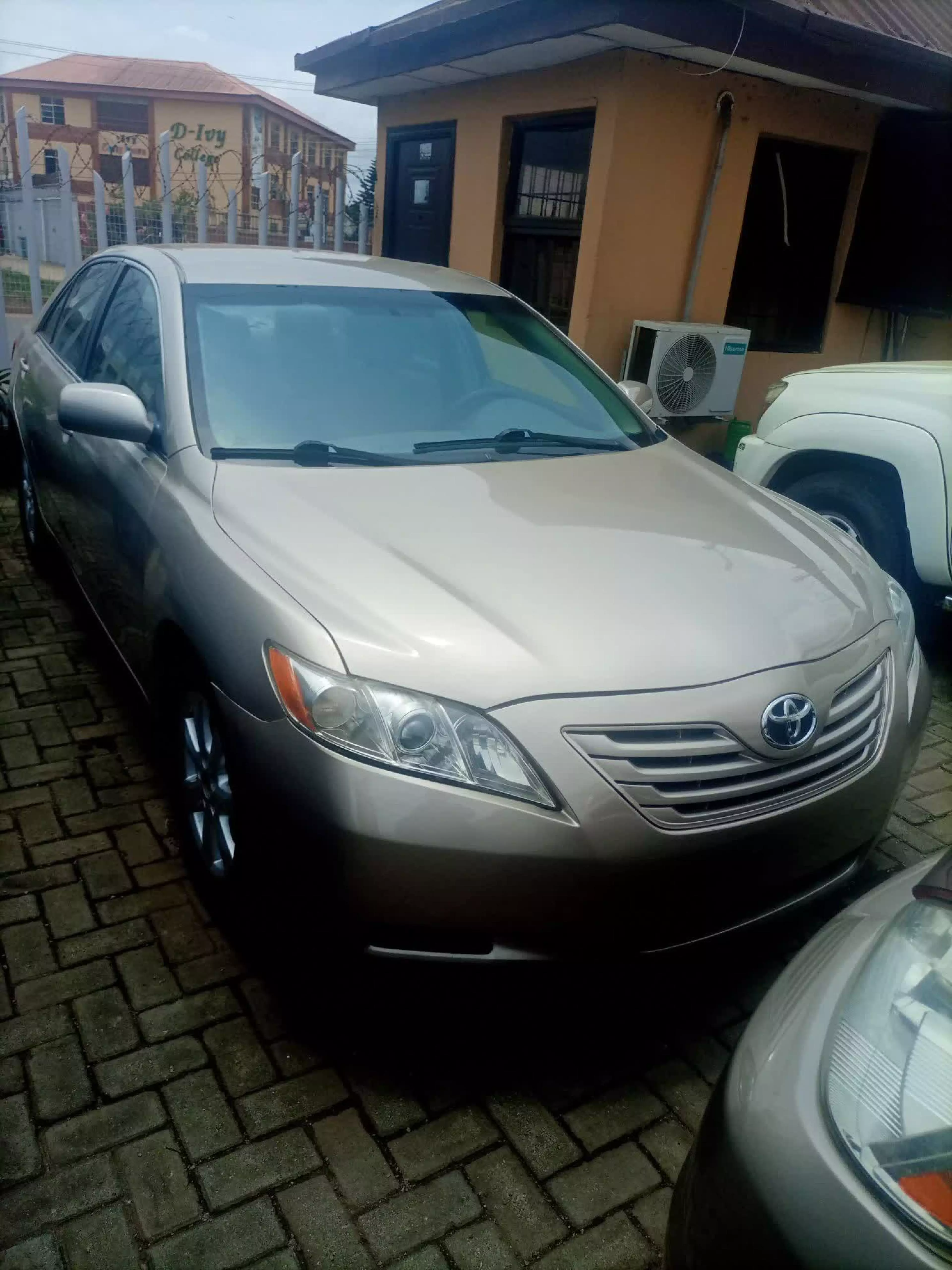 Toyota Camry  - 2009