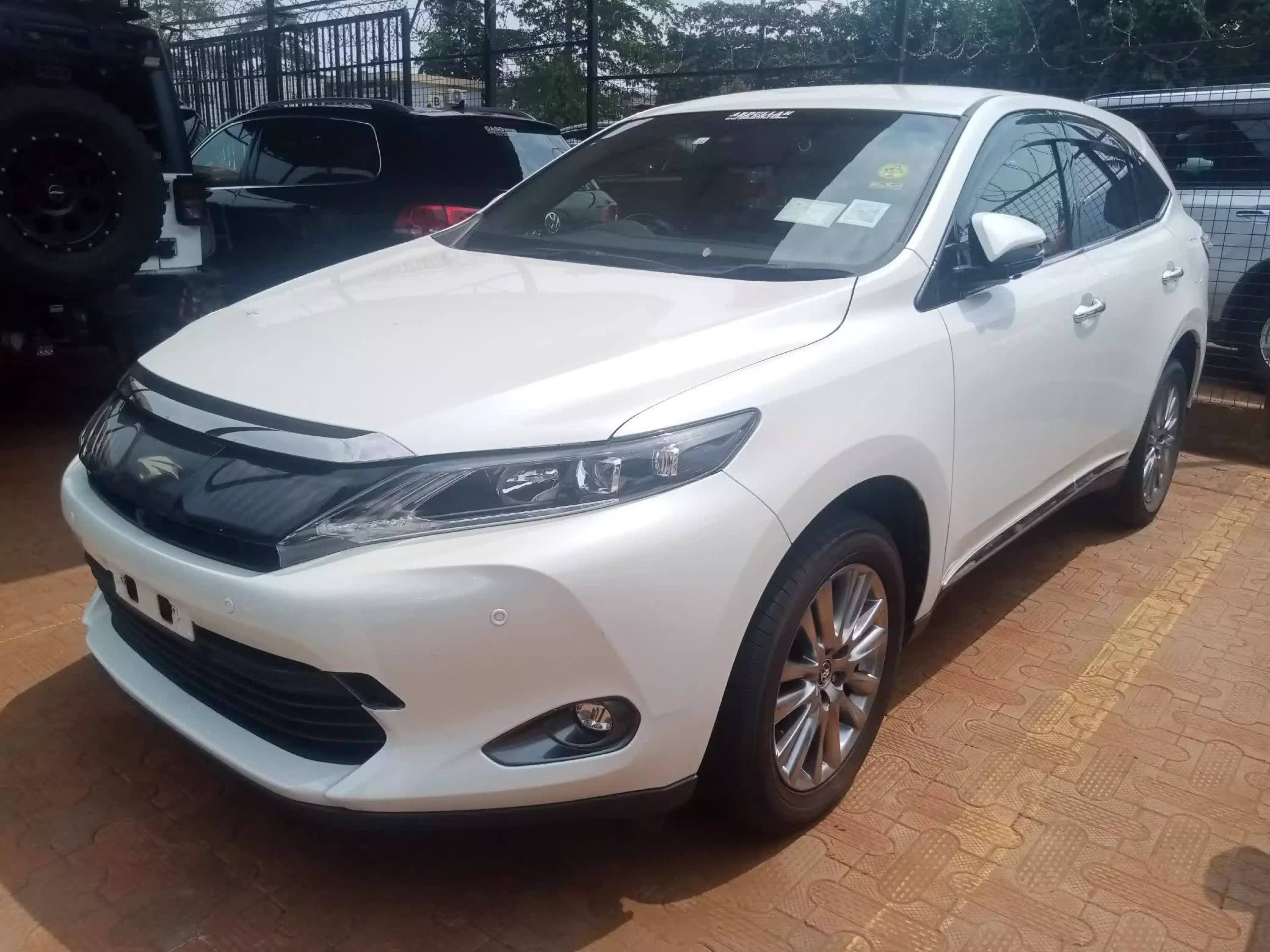 Toyota Harrier  - 2016