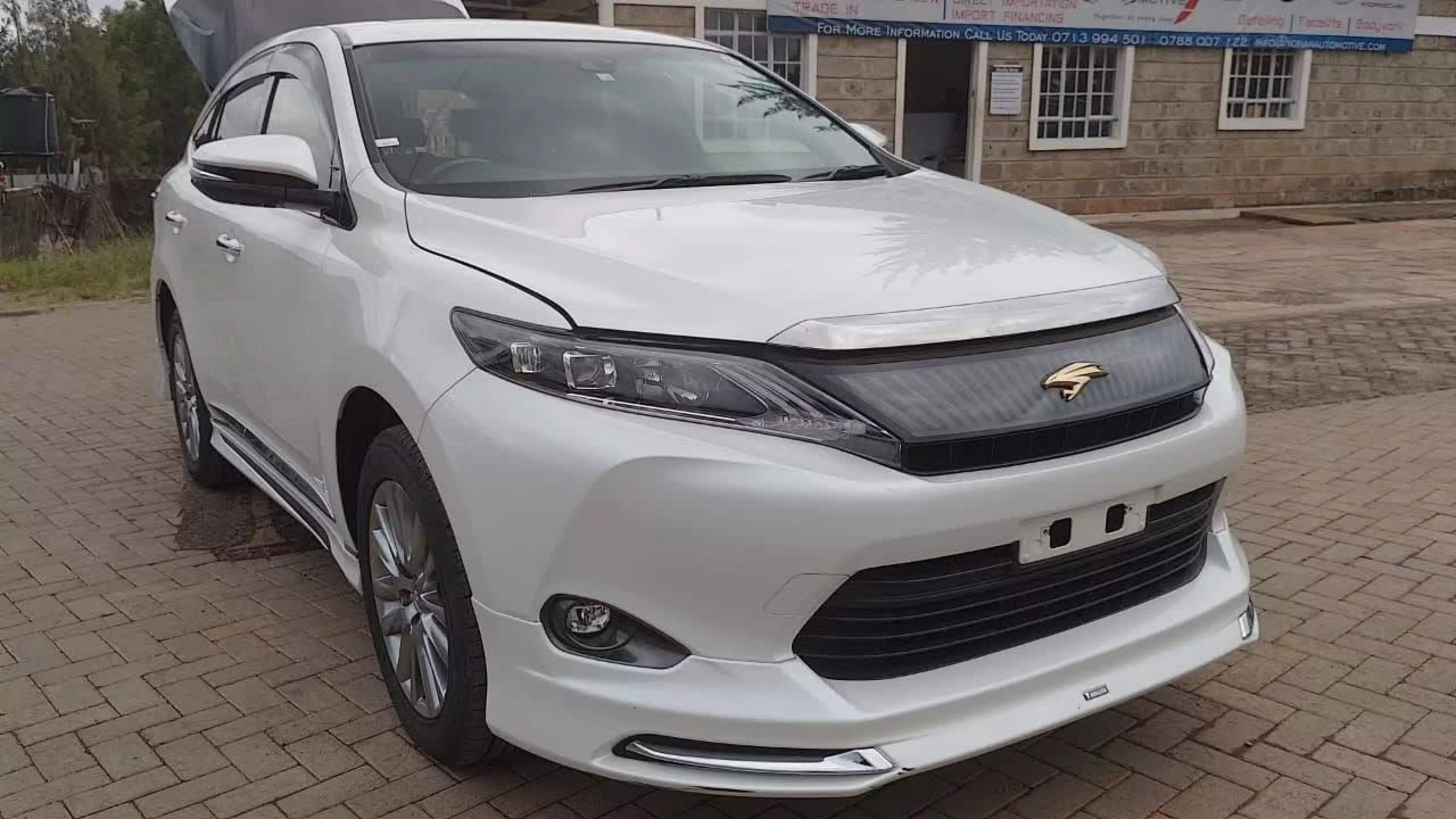 Toyota Harrier  - 2016