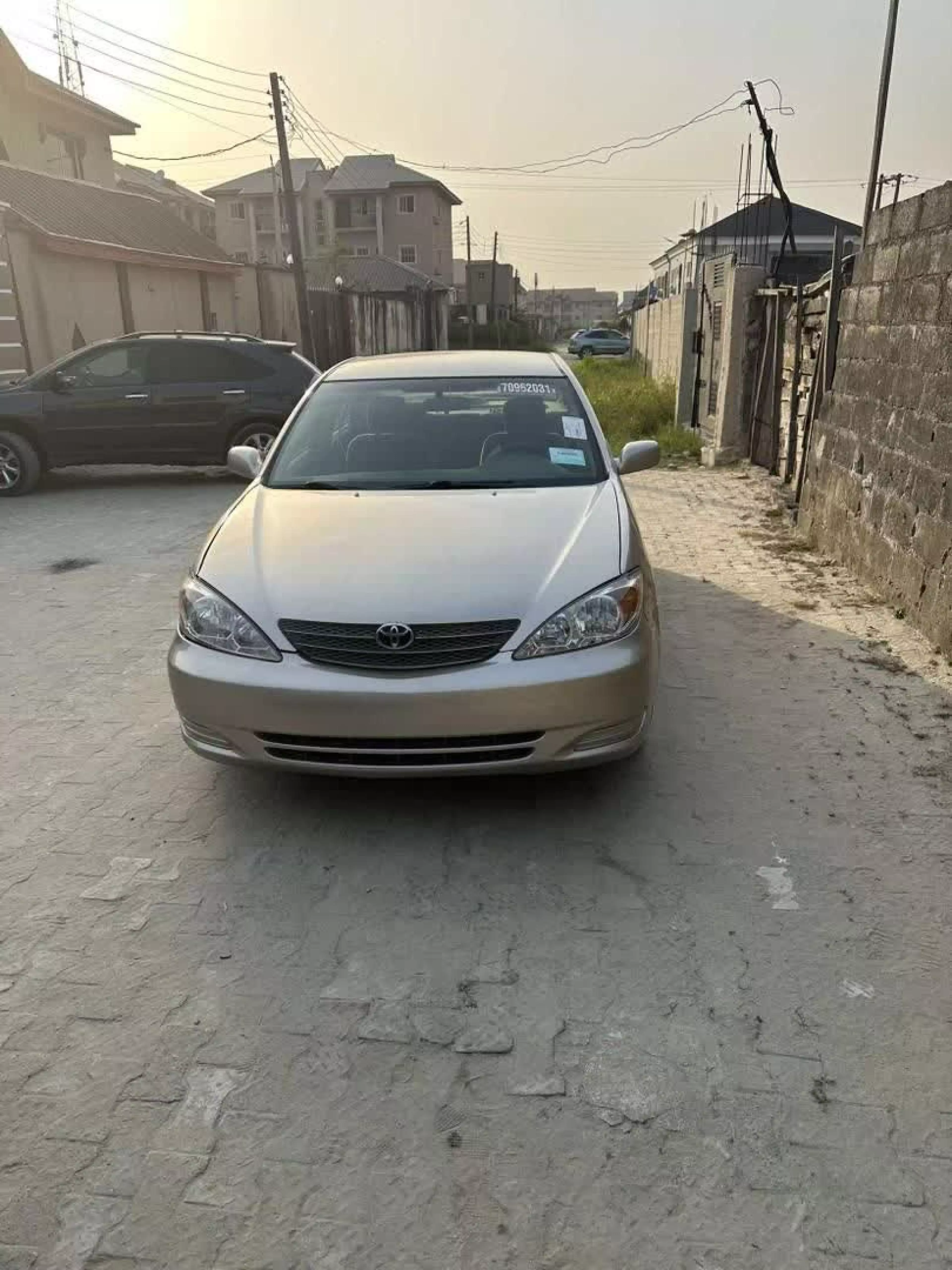 Toyota Camry  - 2004