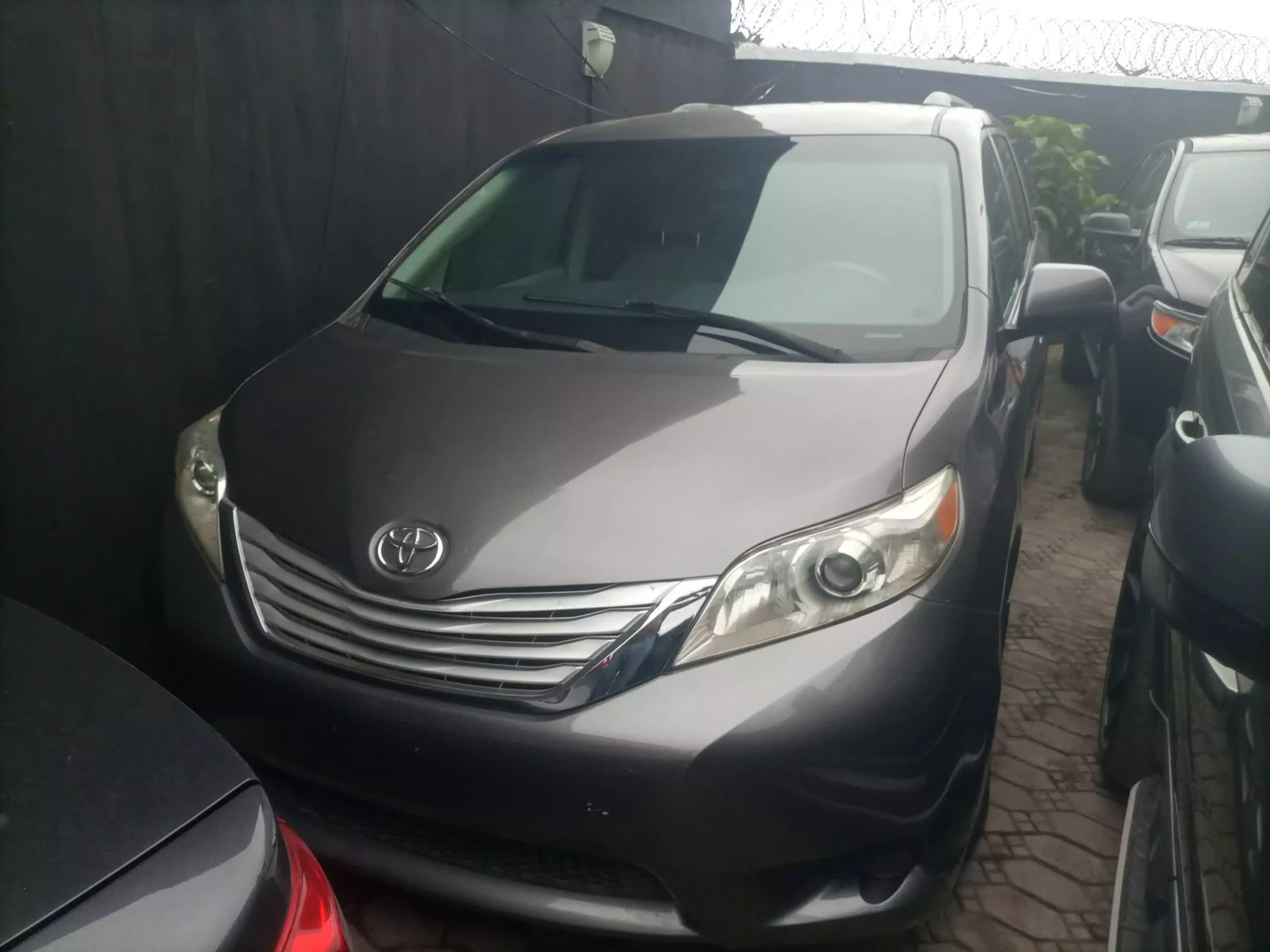 Toyota Sienna - 2011