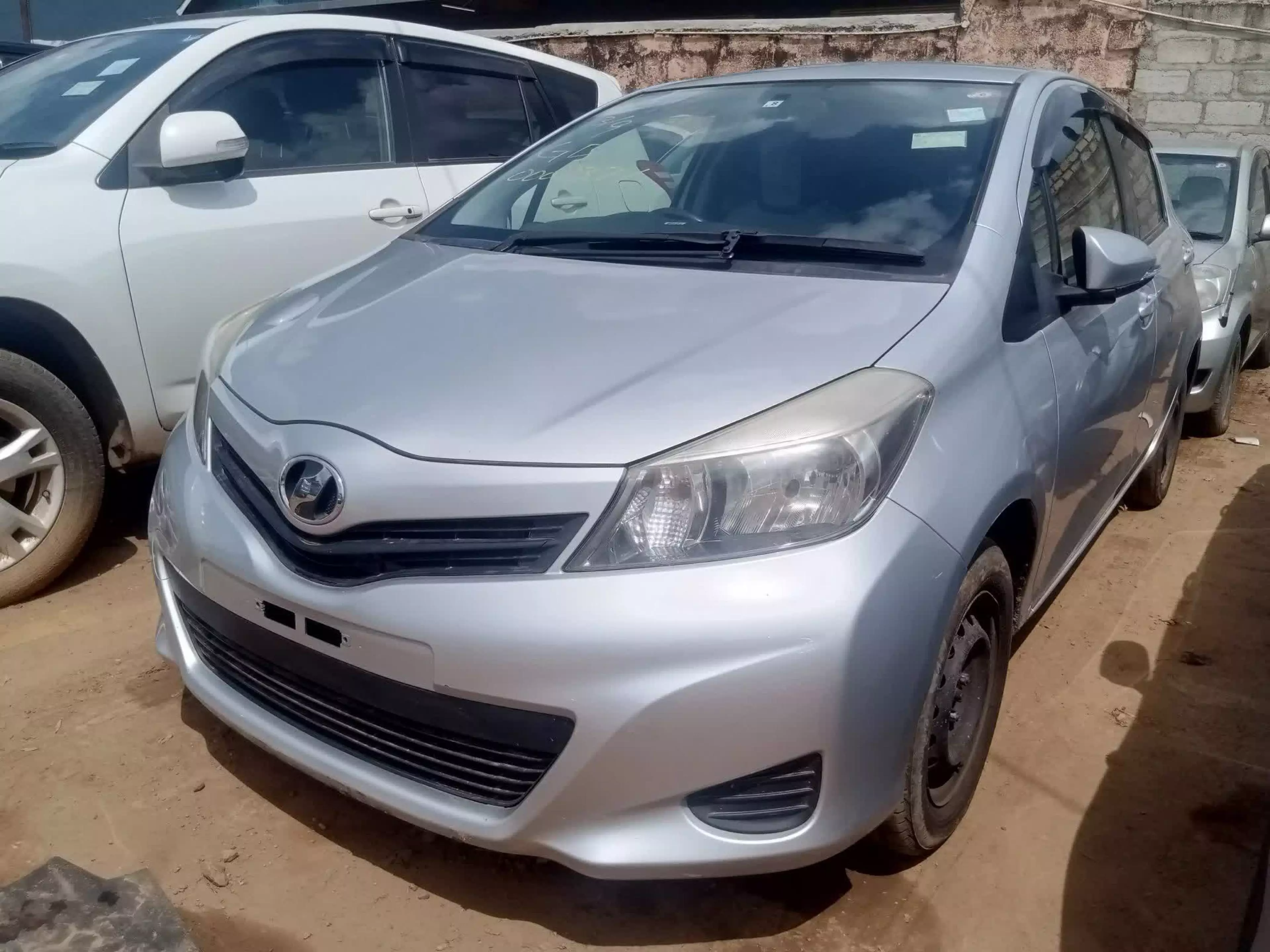 Toyota Vitz  - 2011