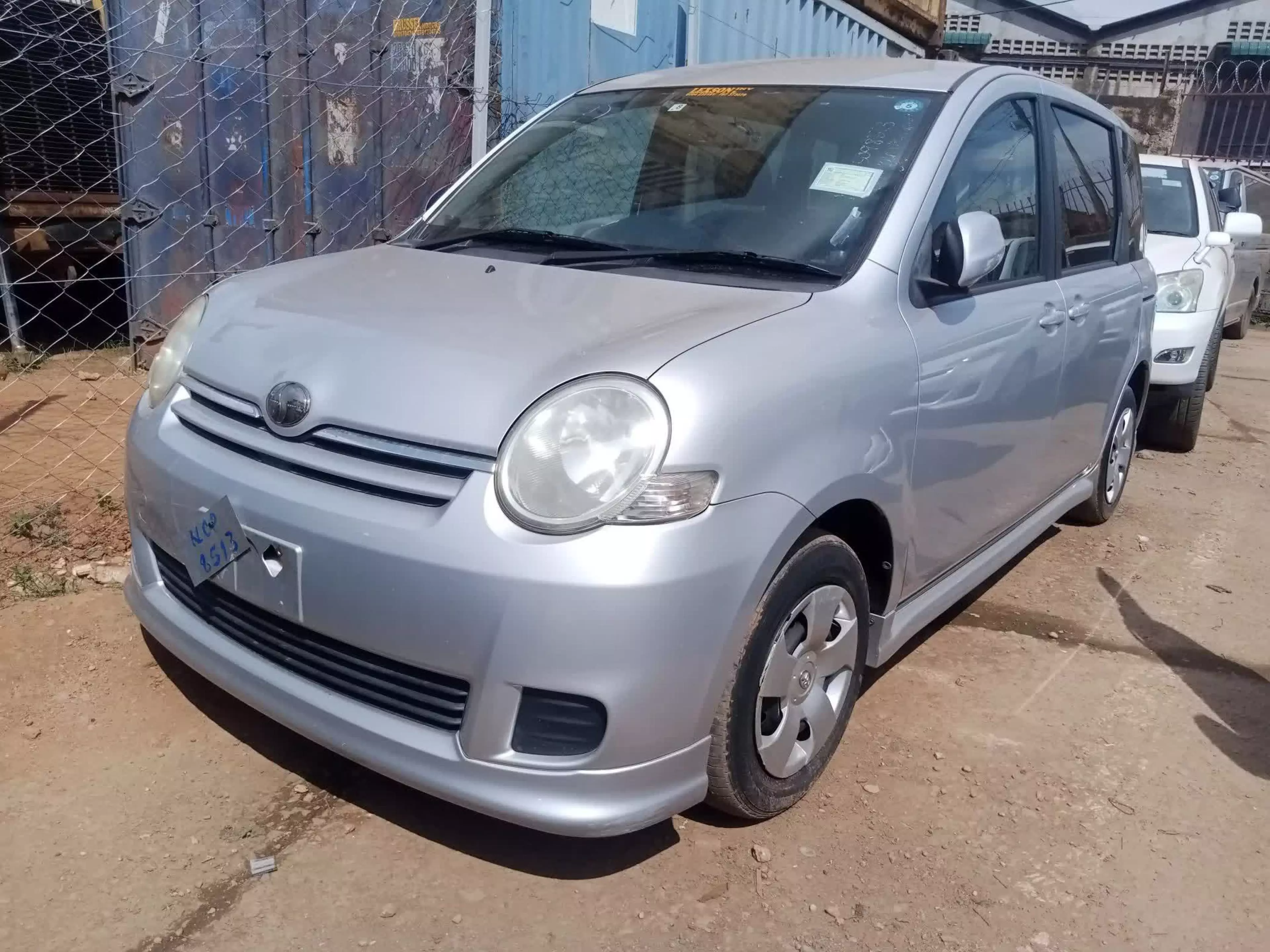 Toyota Sienta - 2009