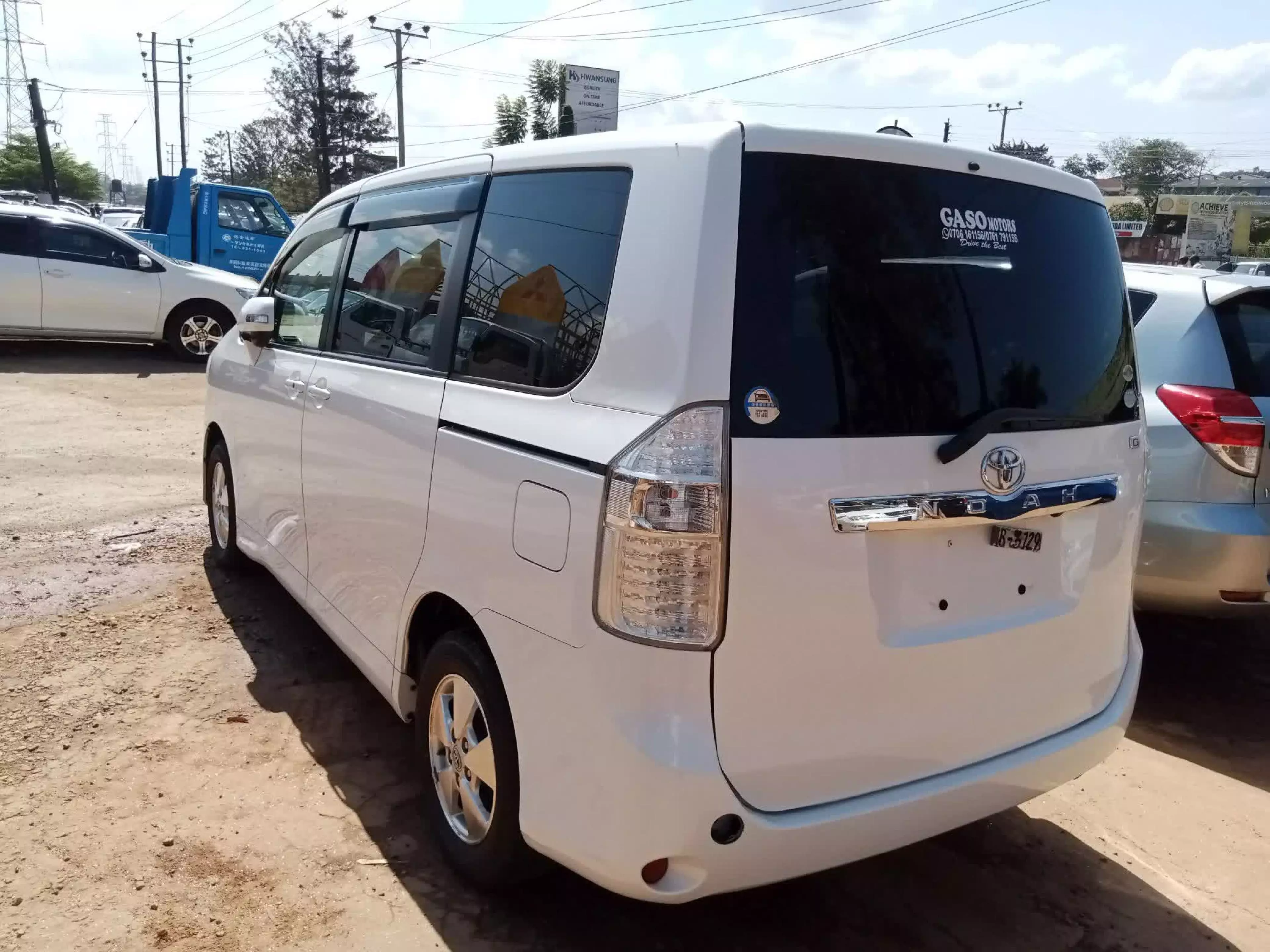 Toyota Noah  - 2009