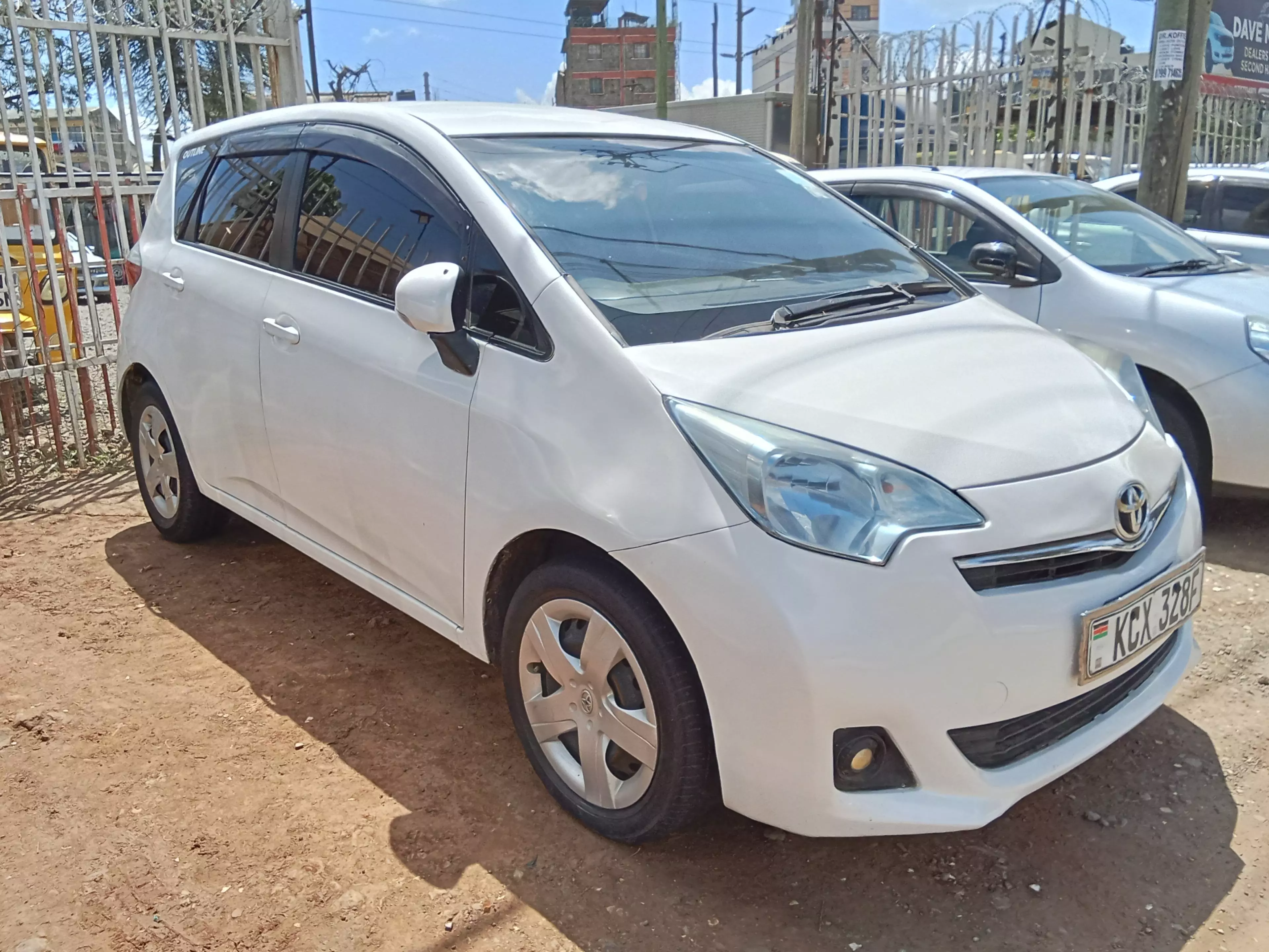 Toyota Ractis  - 2012