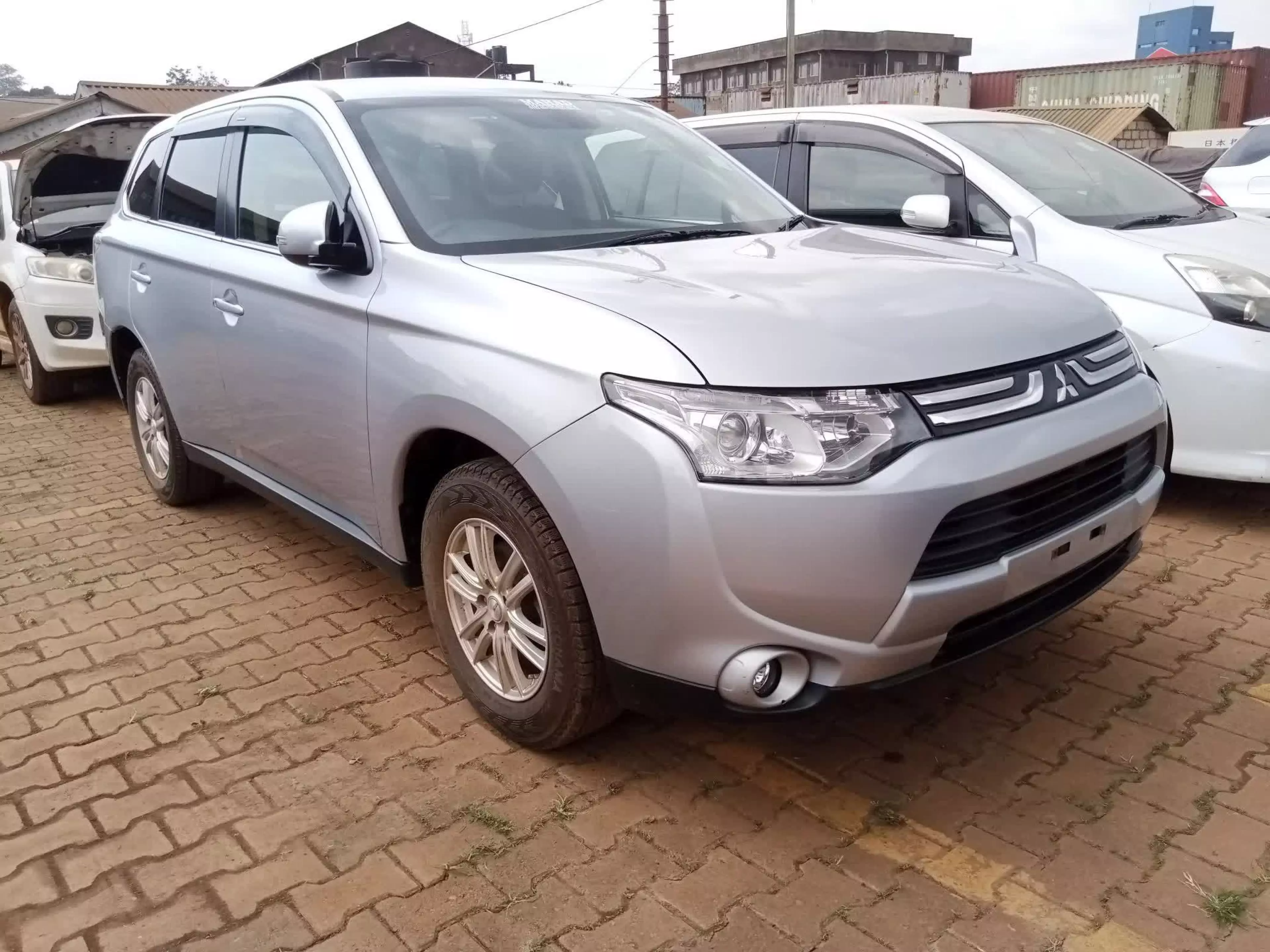 Mitsubishi OUTLANDER - 2016