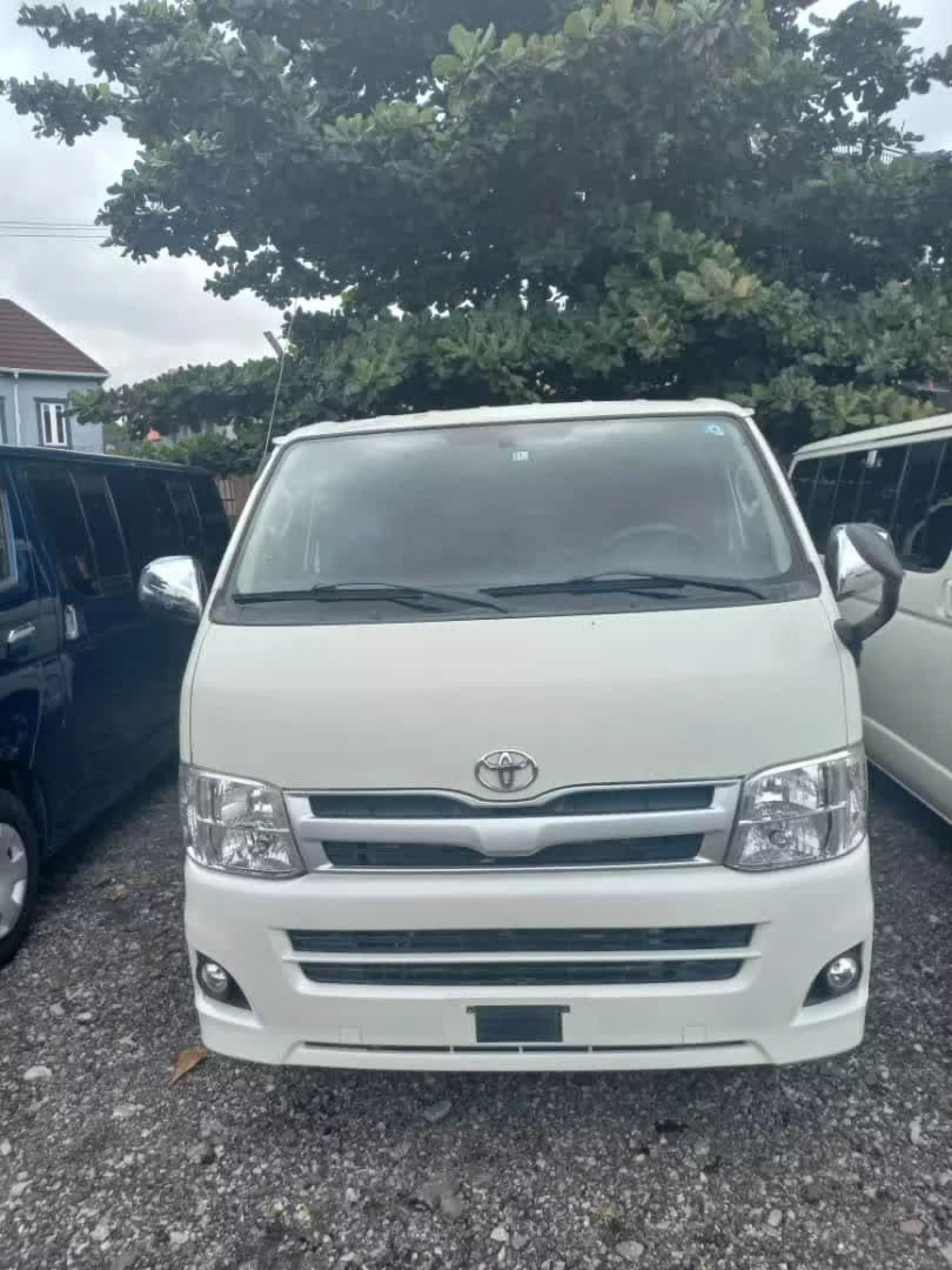 Toyota Hiace - 2011