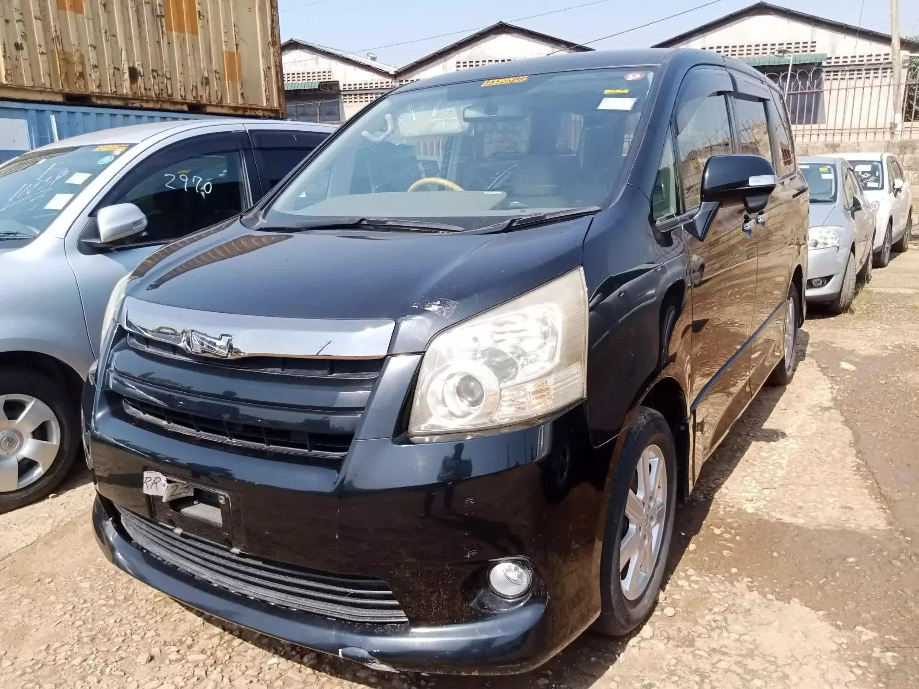 Toyota Noah - 2010