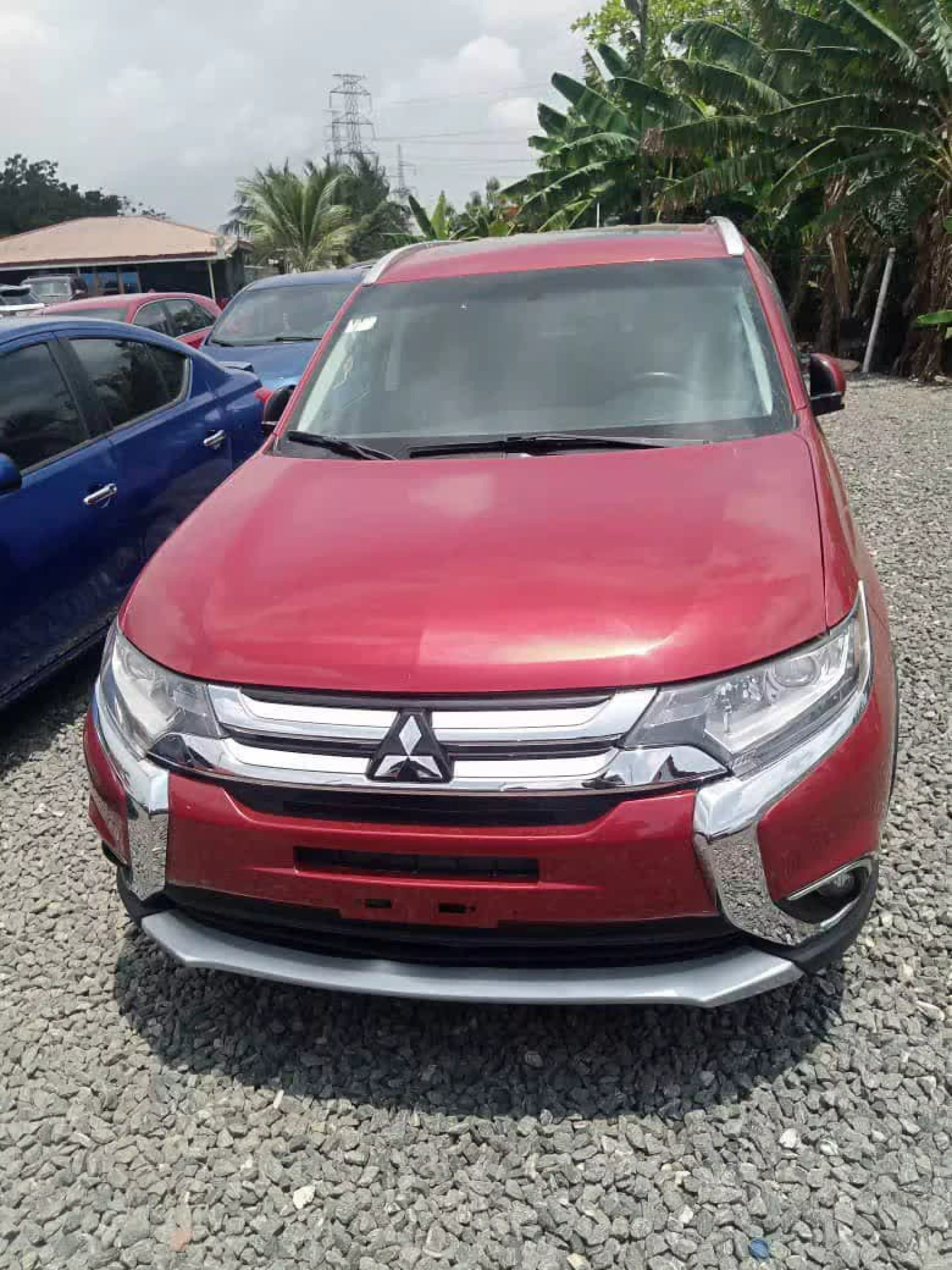 Mitsubishi OUTLANDER - 2016