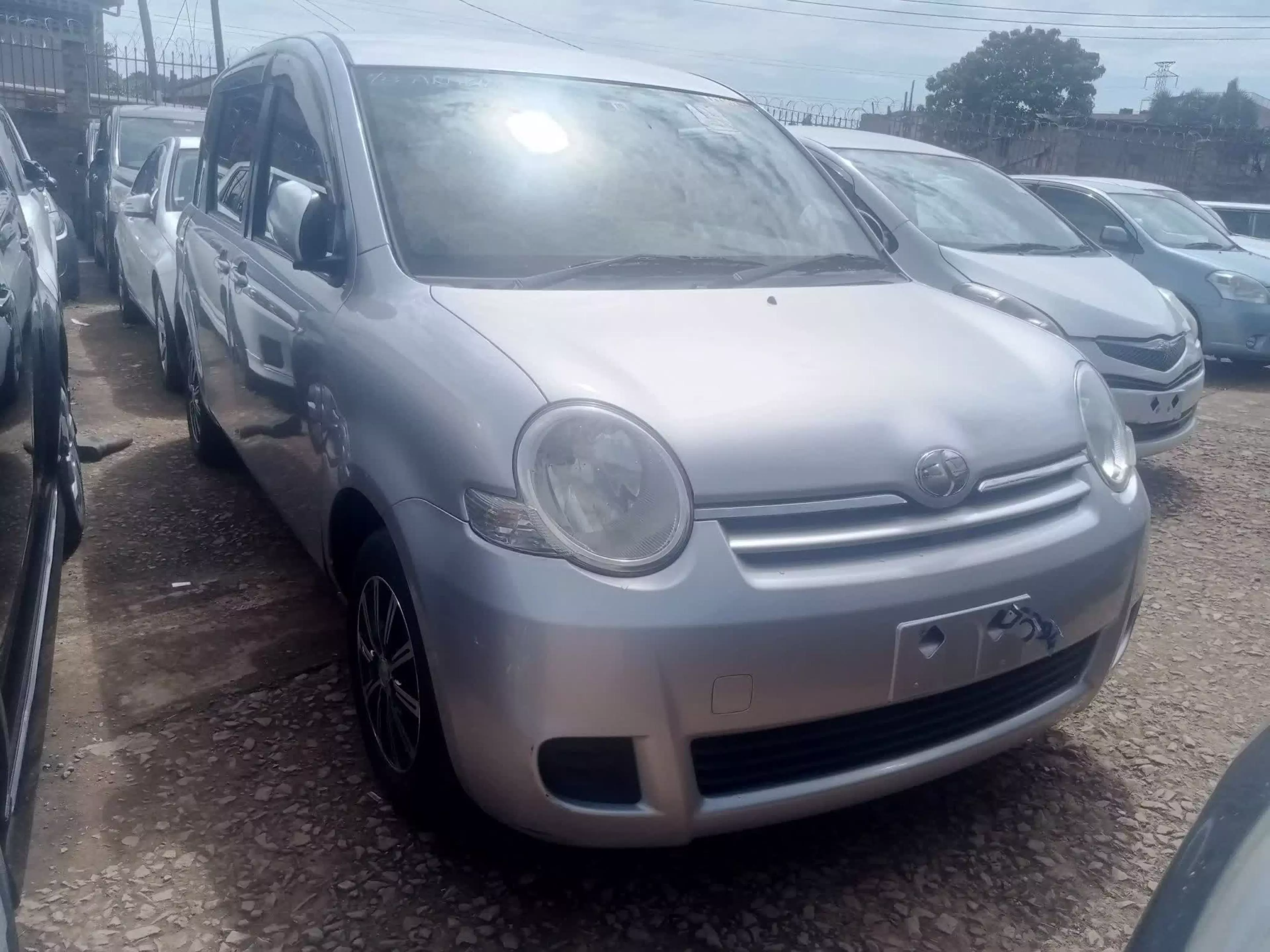 Toyota Sienta  - 2009