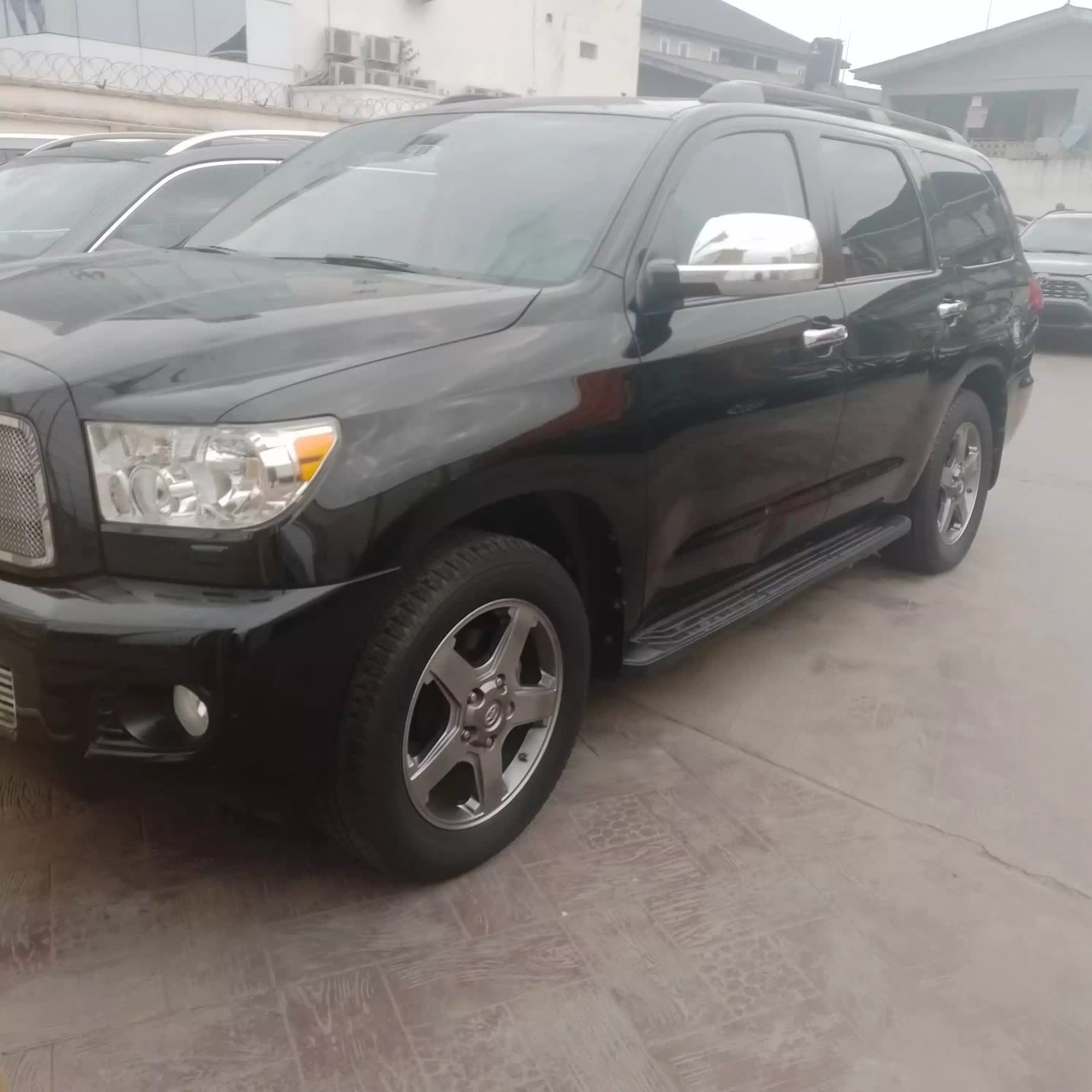 Toyota Sequoia  - 2013