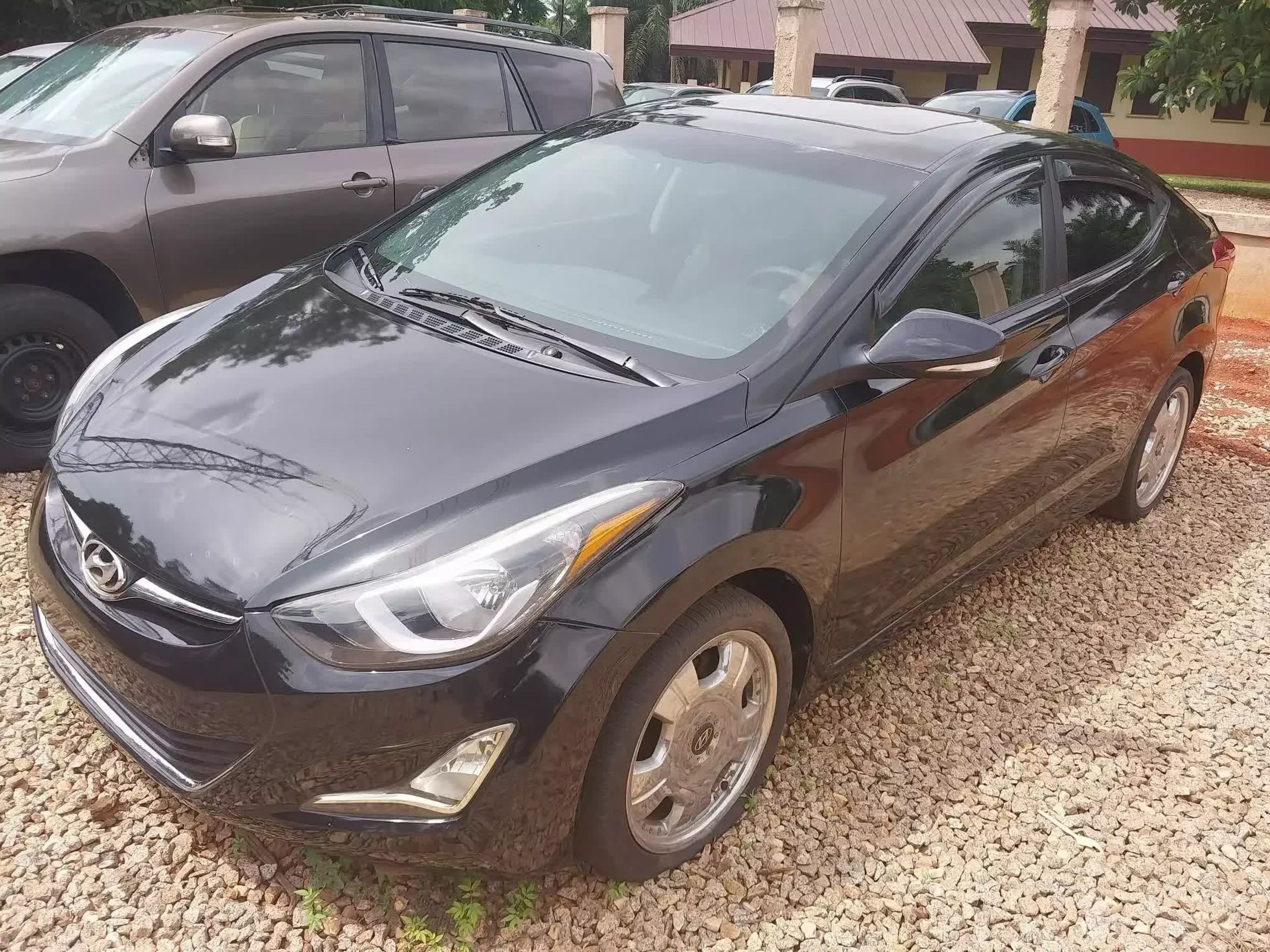 Hyundai Elantra - 2012