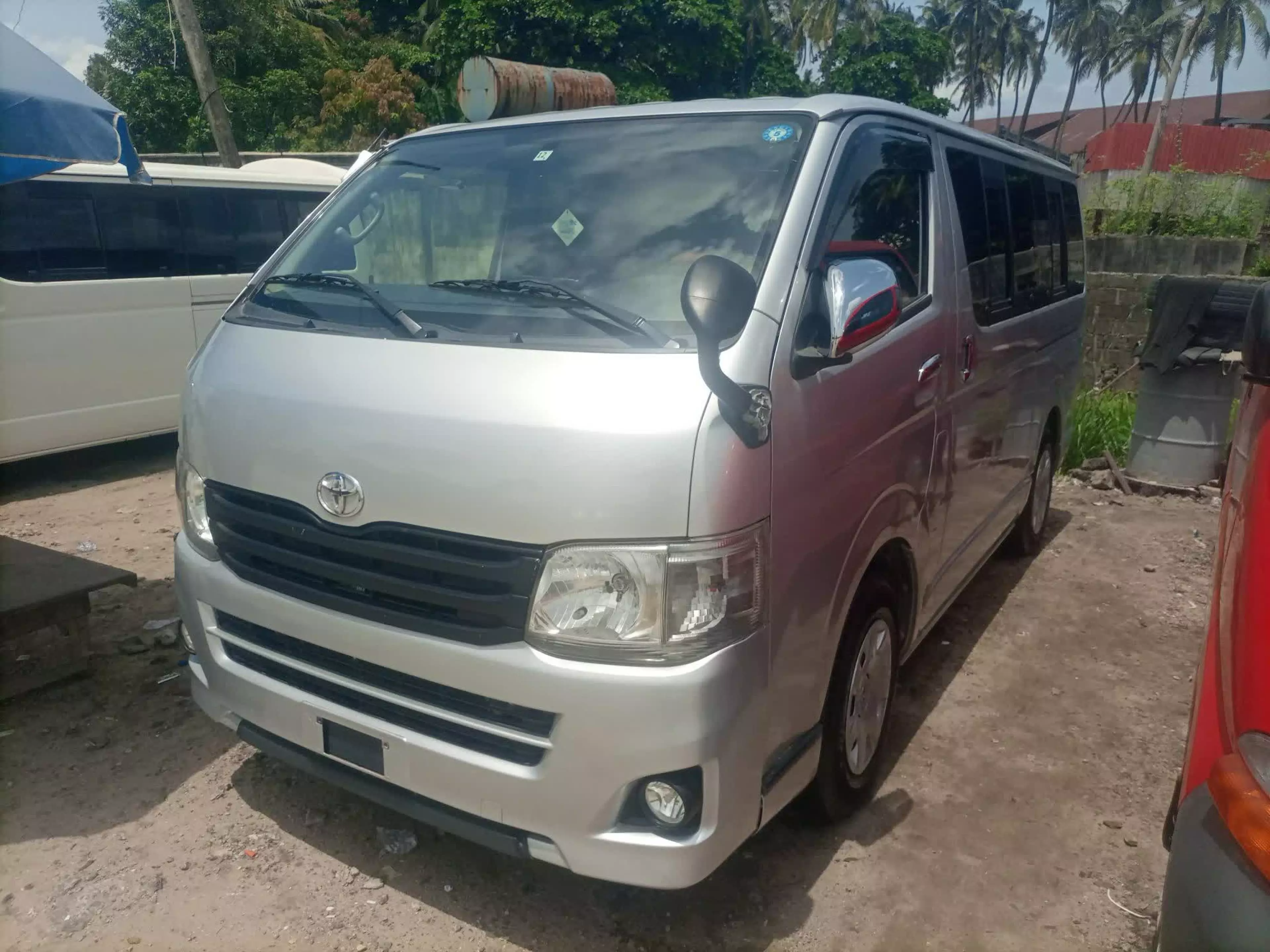 Toyota Hiace  - 2012