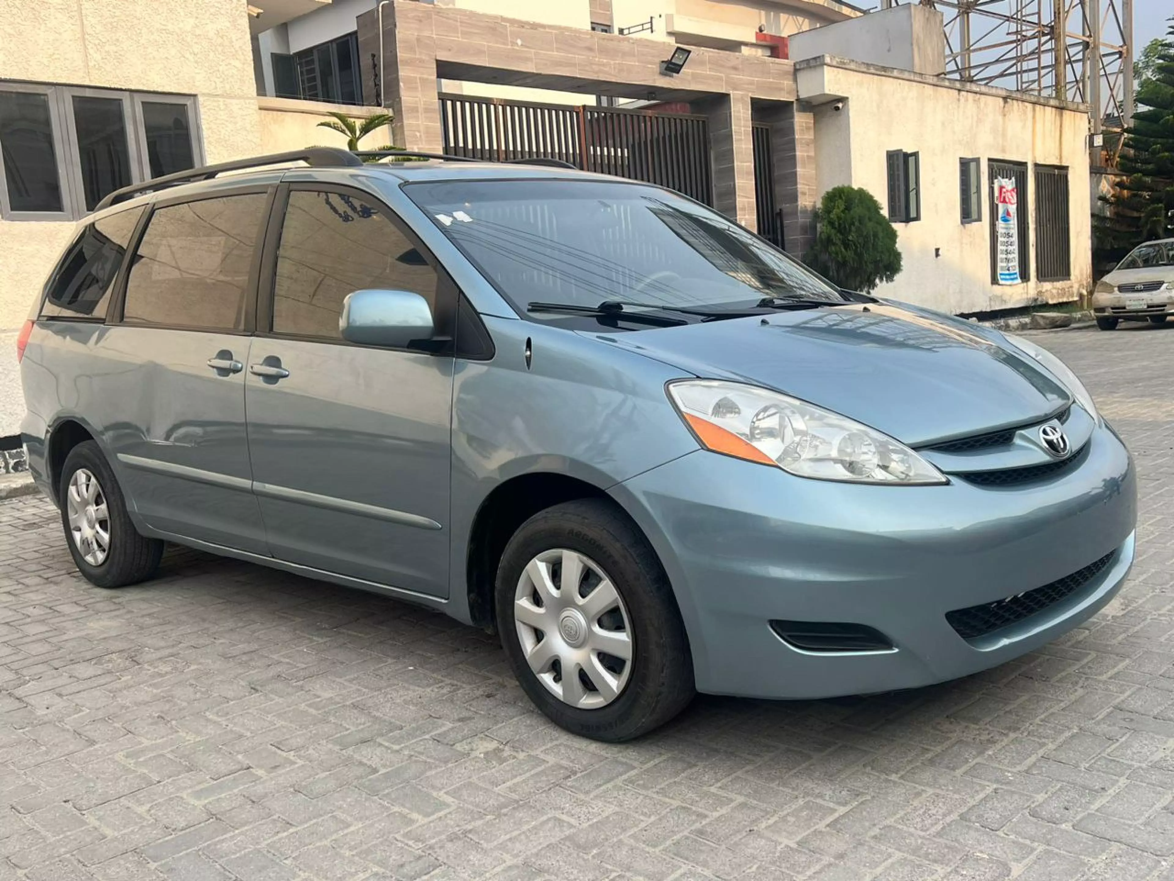 Toyota Sienna - 2010