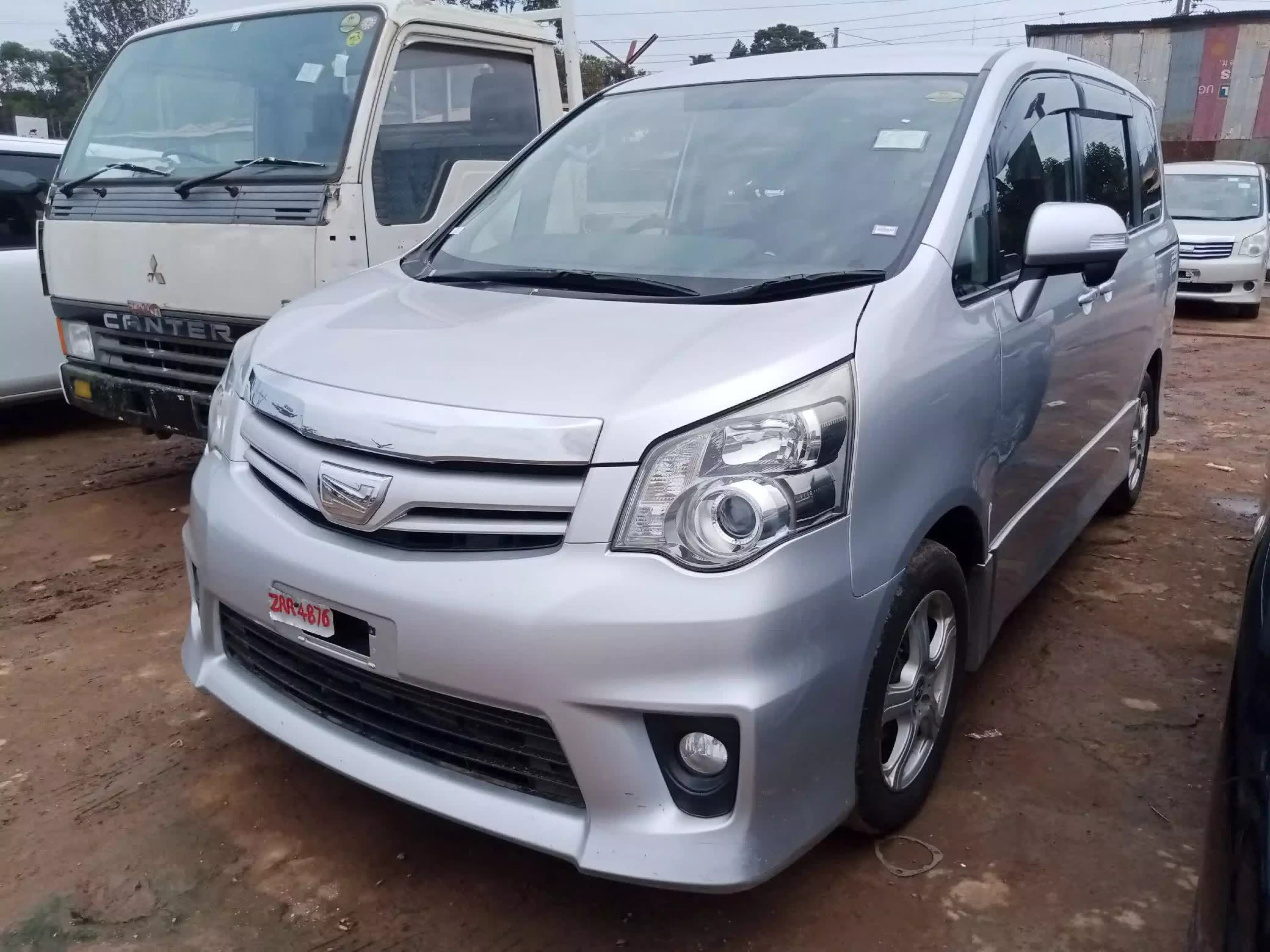 Toyota Noah - 2010