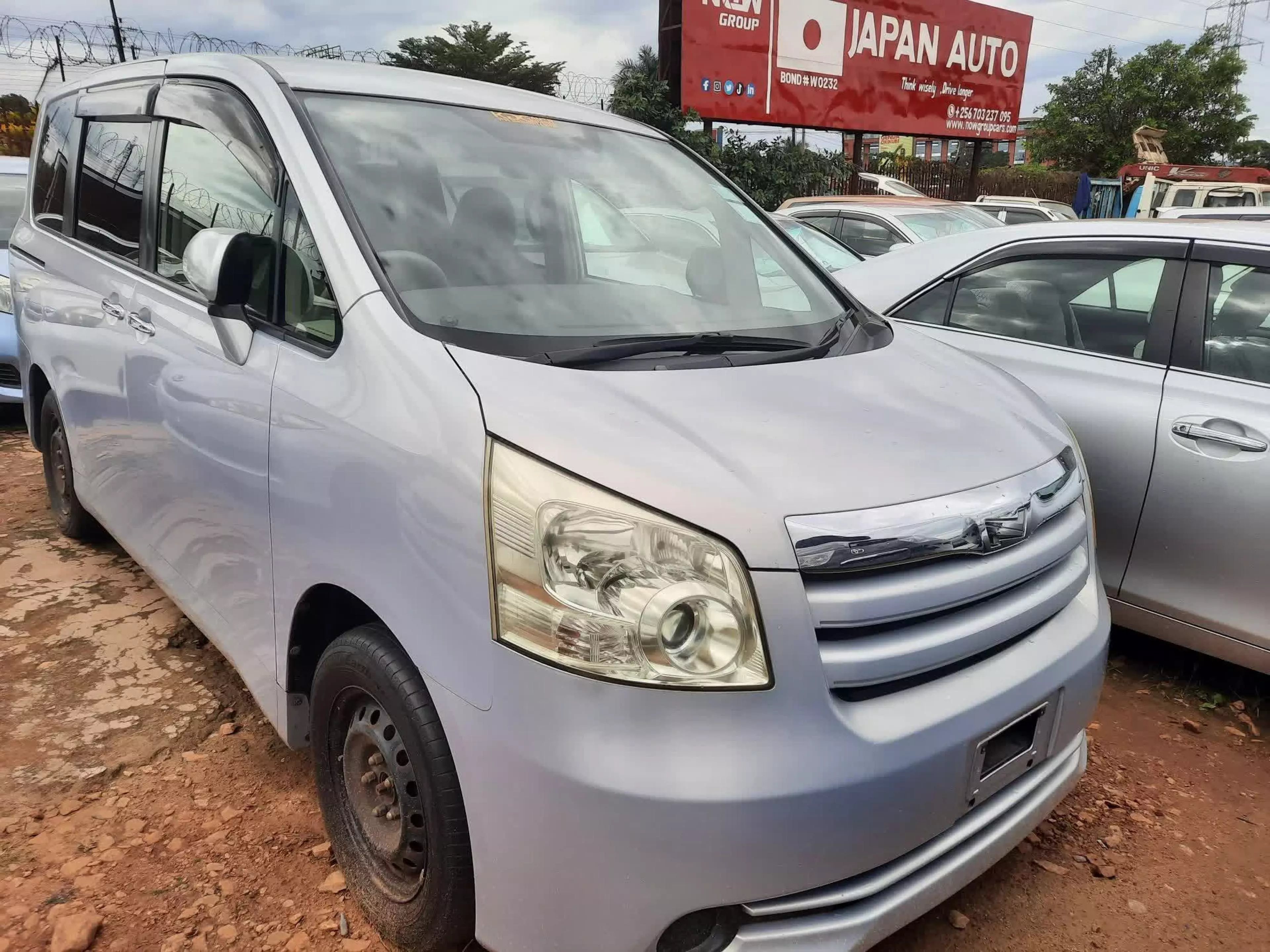 Toyota Noah - 2009