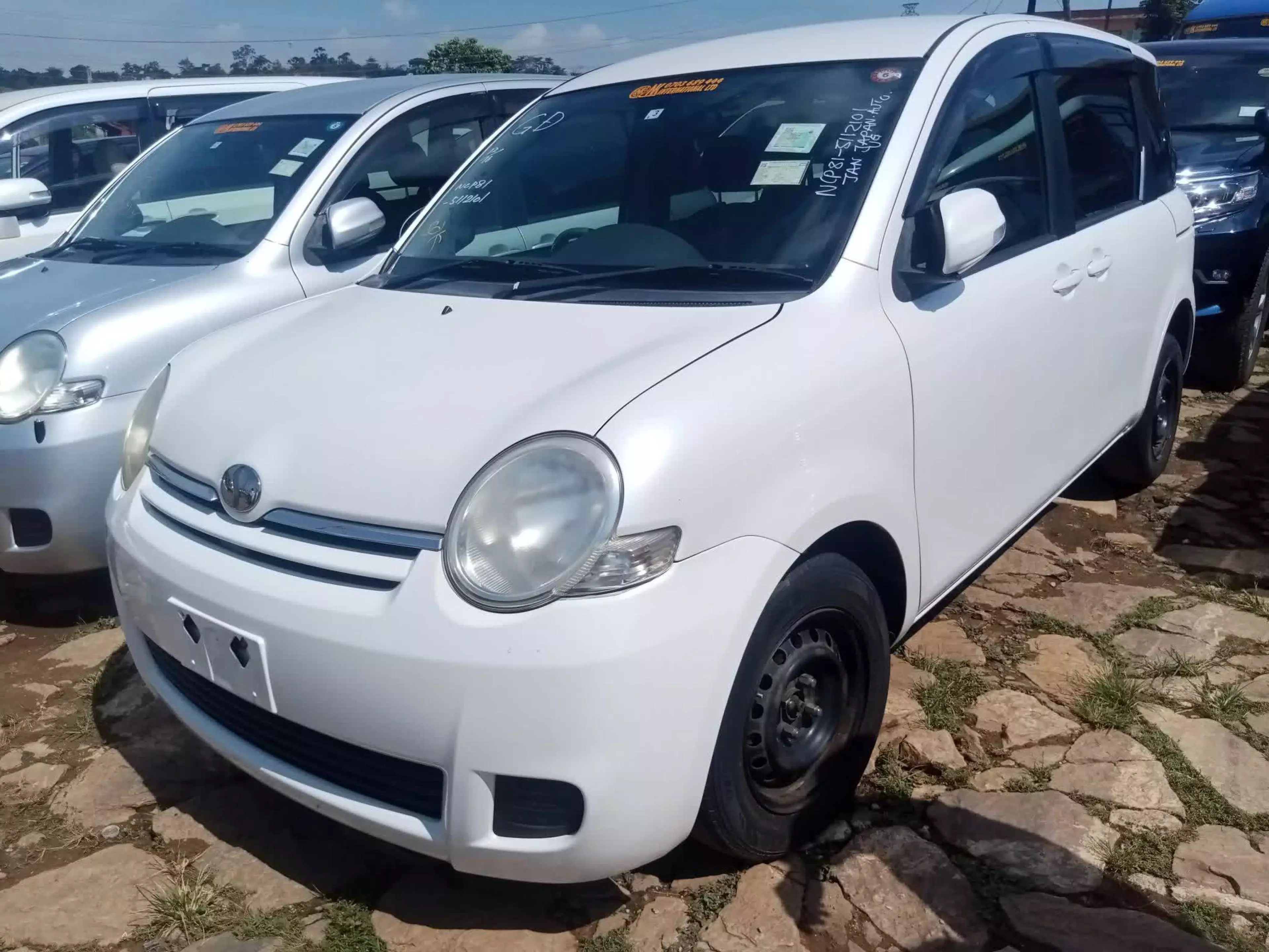 Toyota Sienta  - 2010