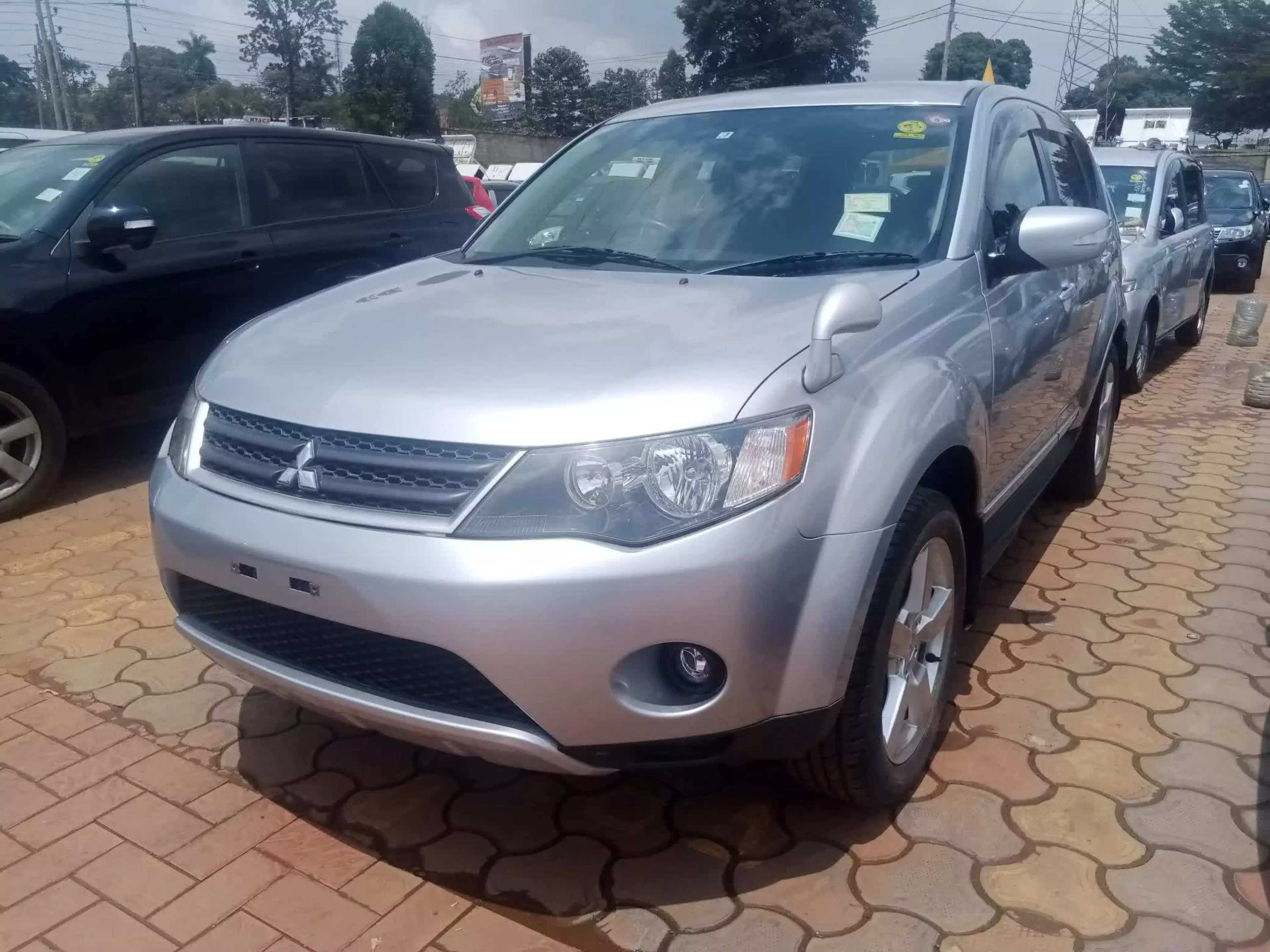 Mitsubishi OUTLANDER - 2009