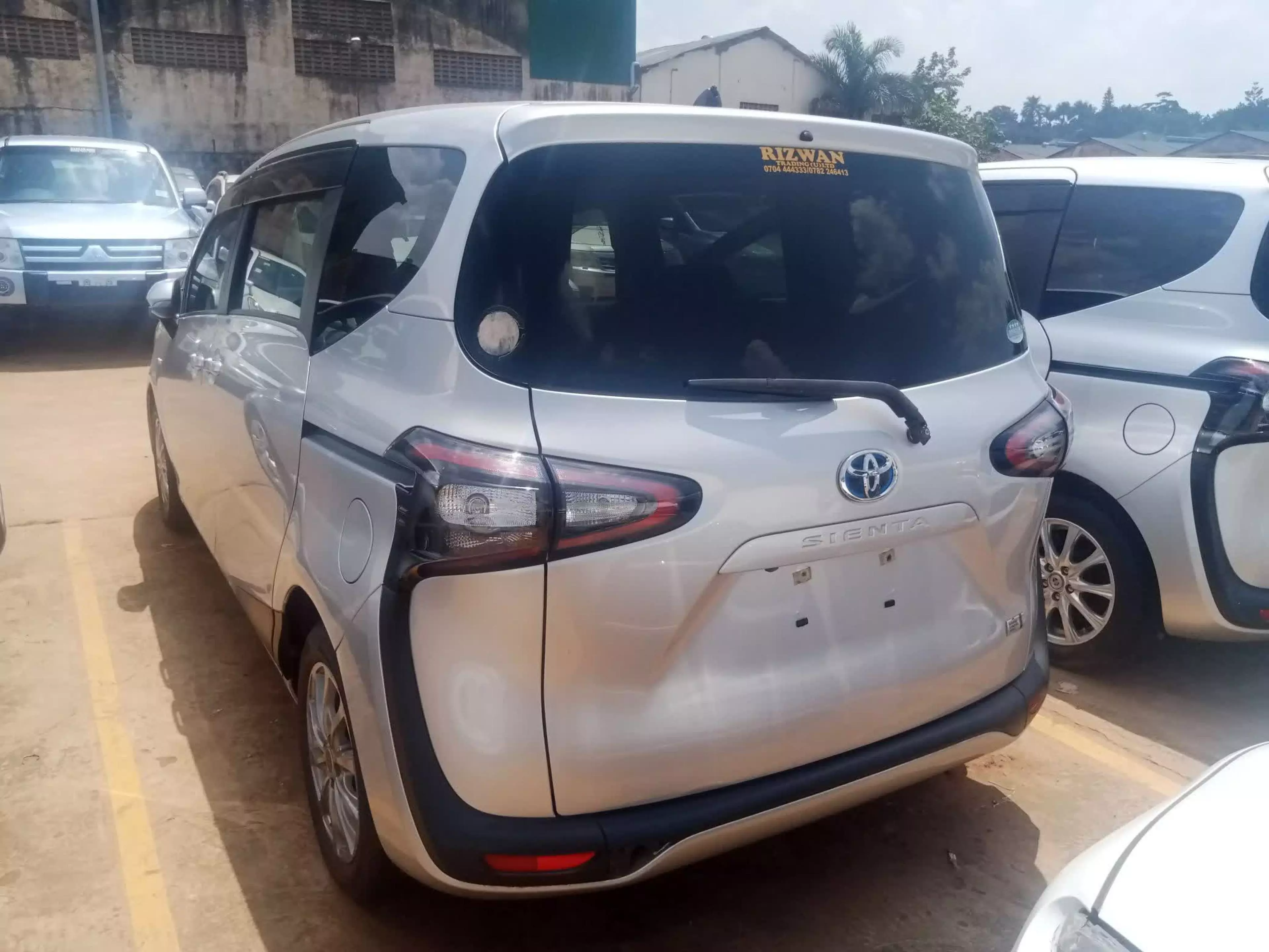 Toyota Sienta Hybrid   - 2015