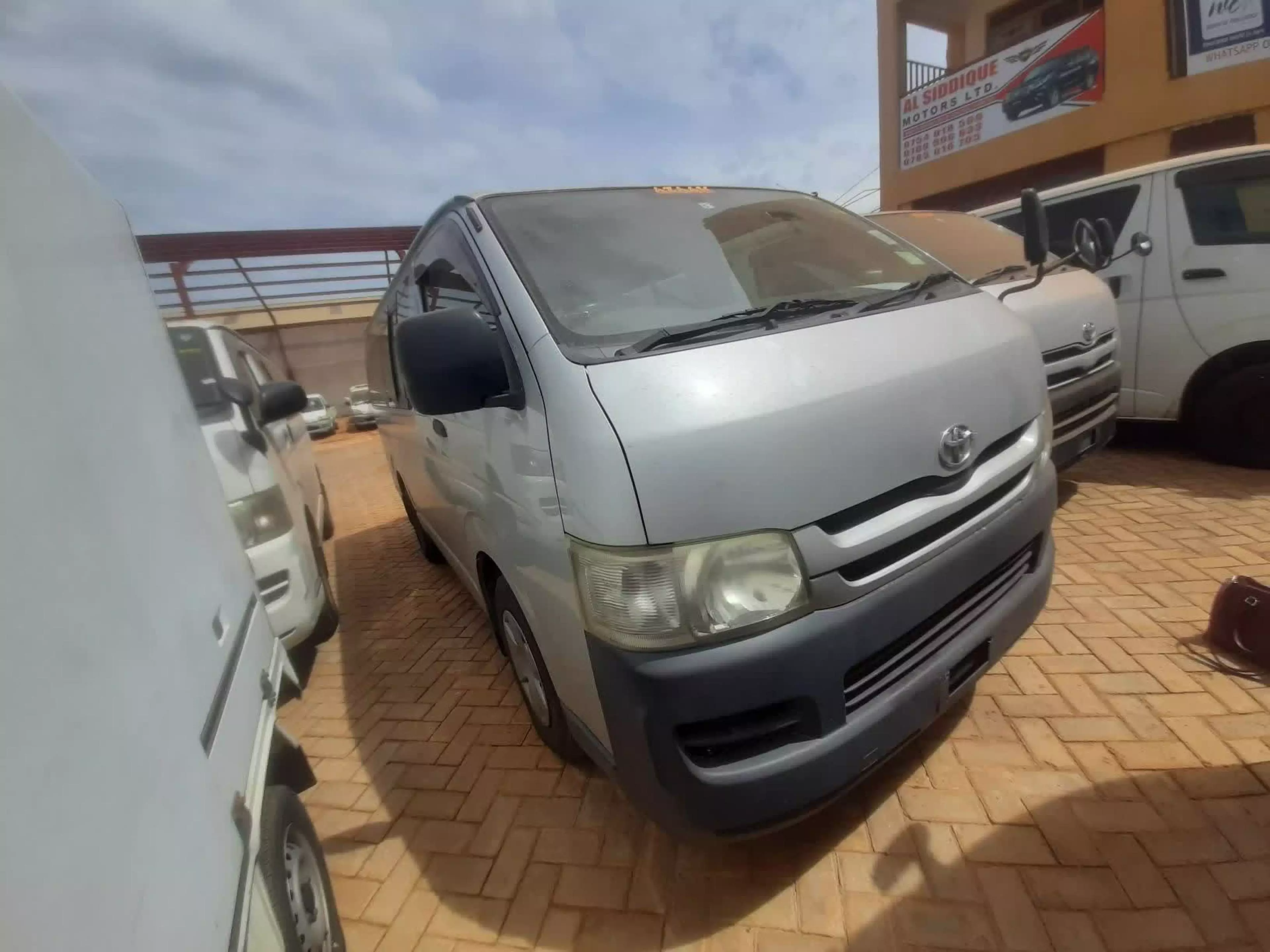 Toyota Hiace  - 2010