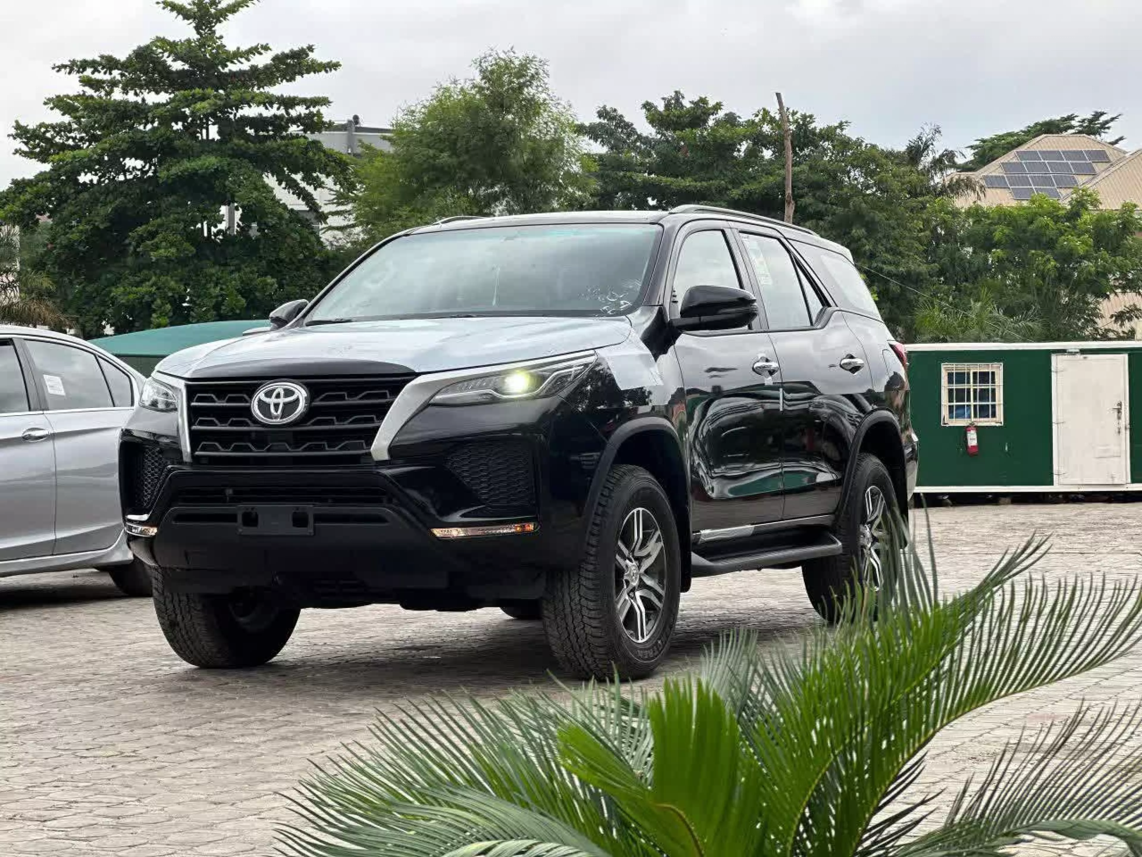 Toyota Fortuner - 2023