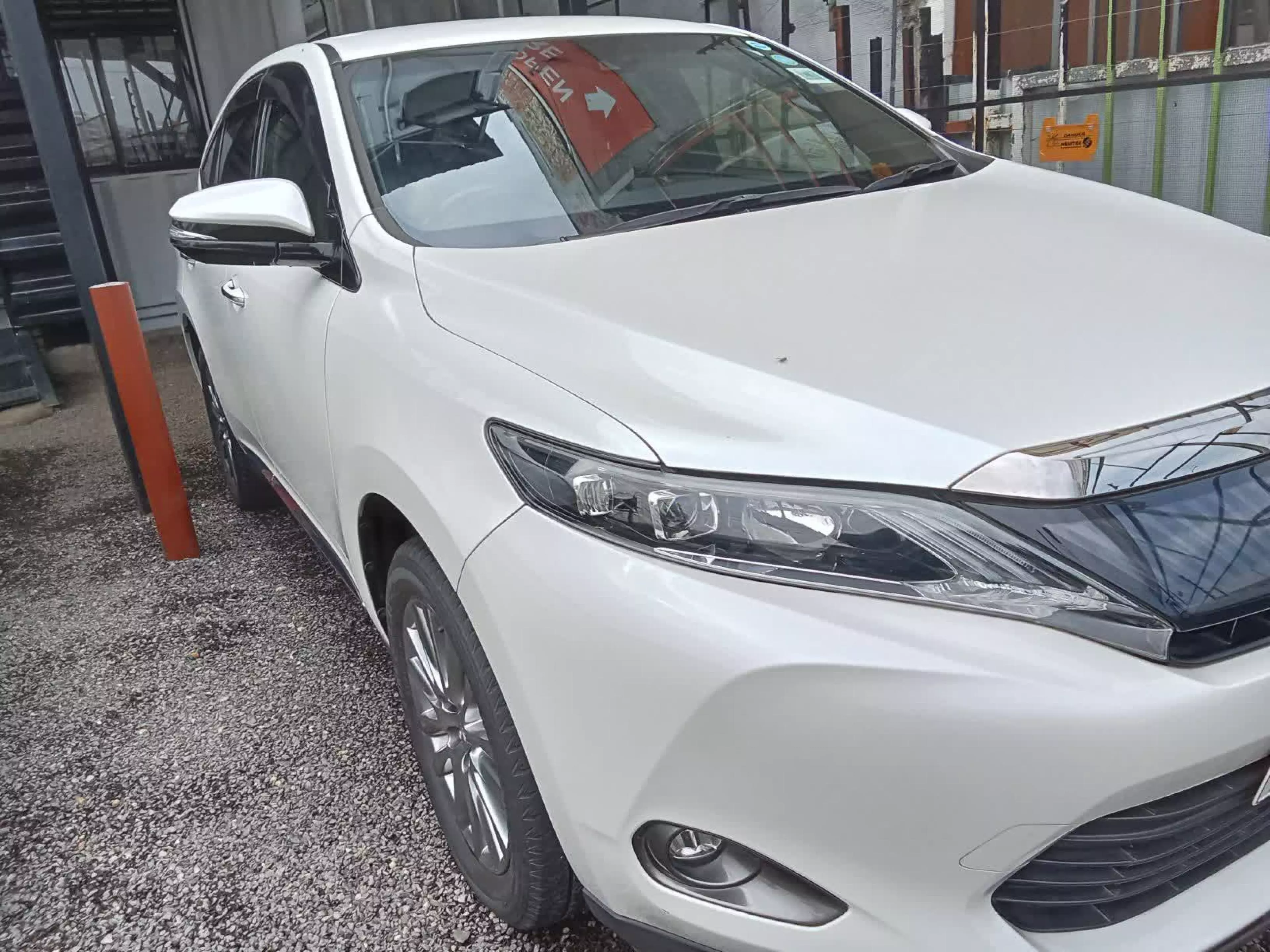 Toyota Harrier  - 2016