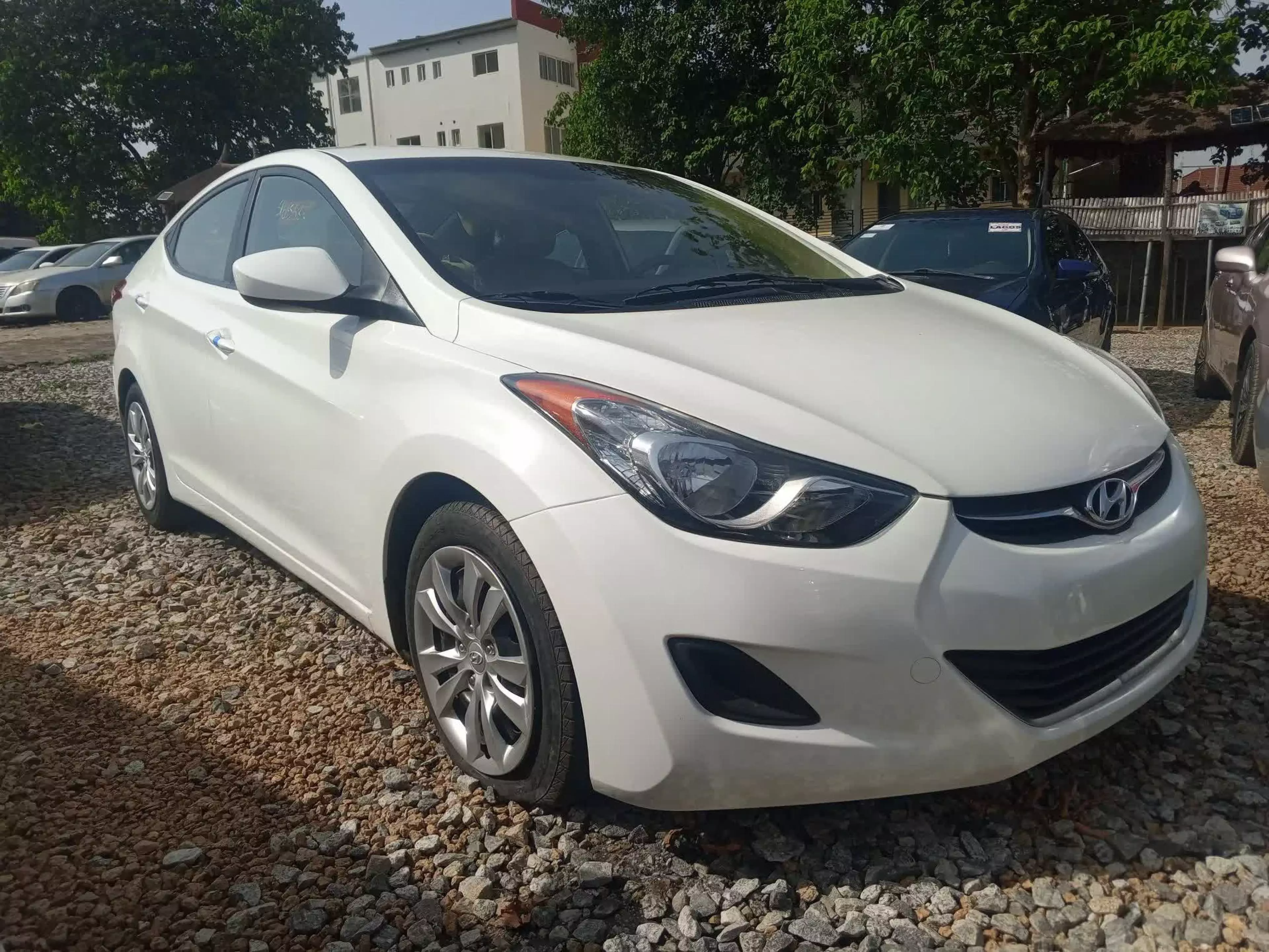 Hyundai Elantra - 2012