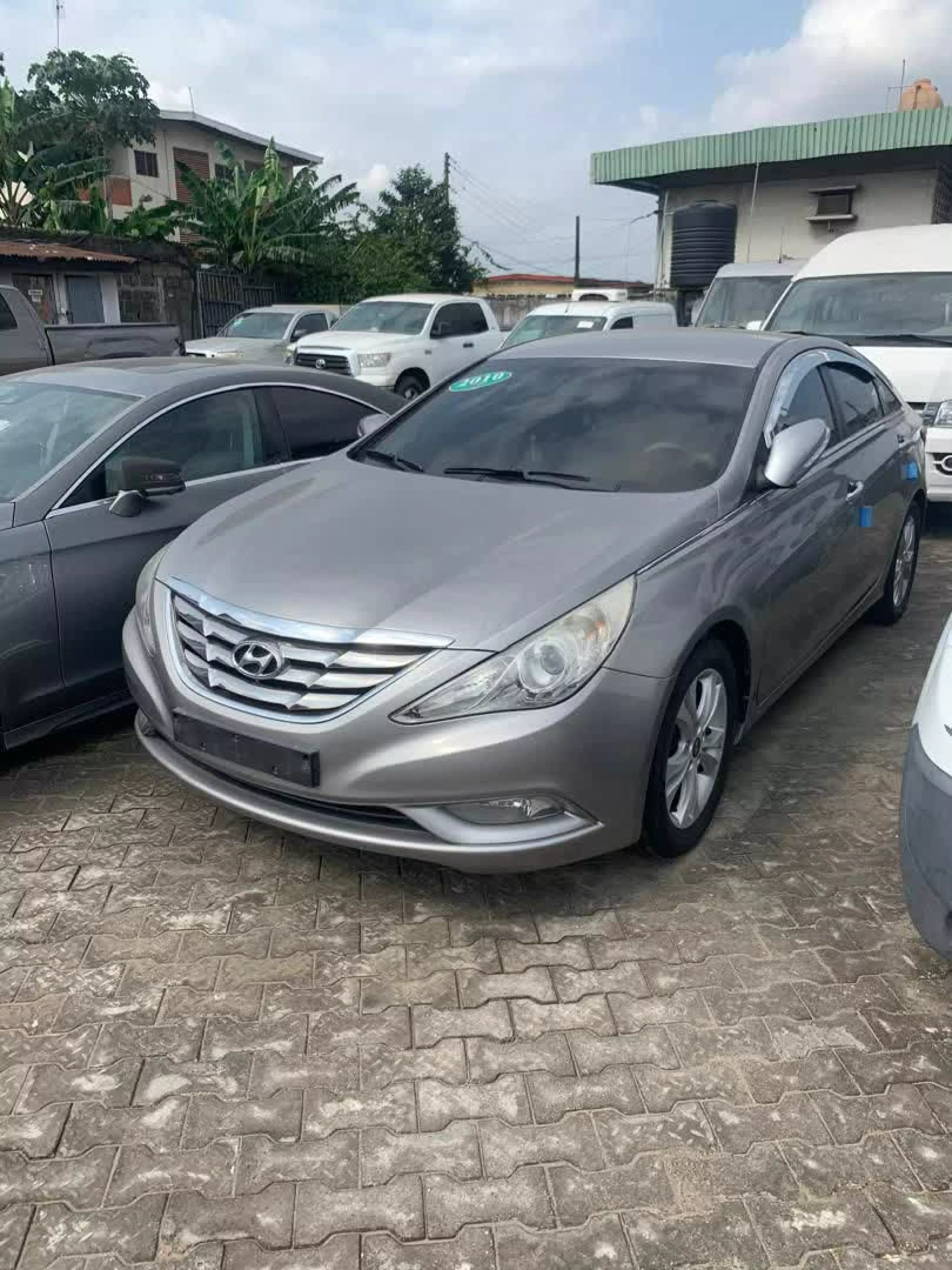 Hyundai Sonata - 2010