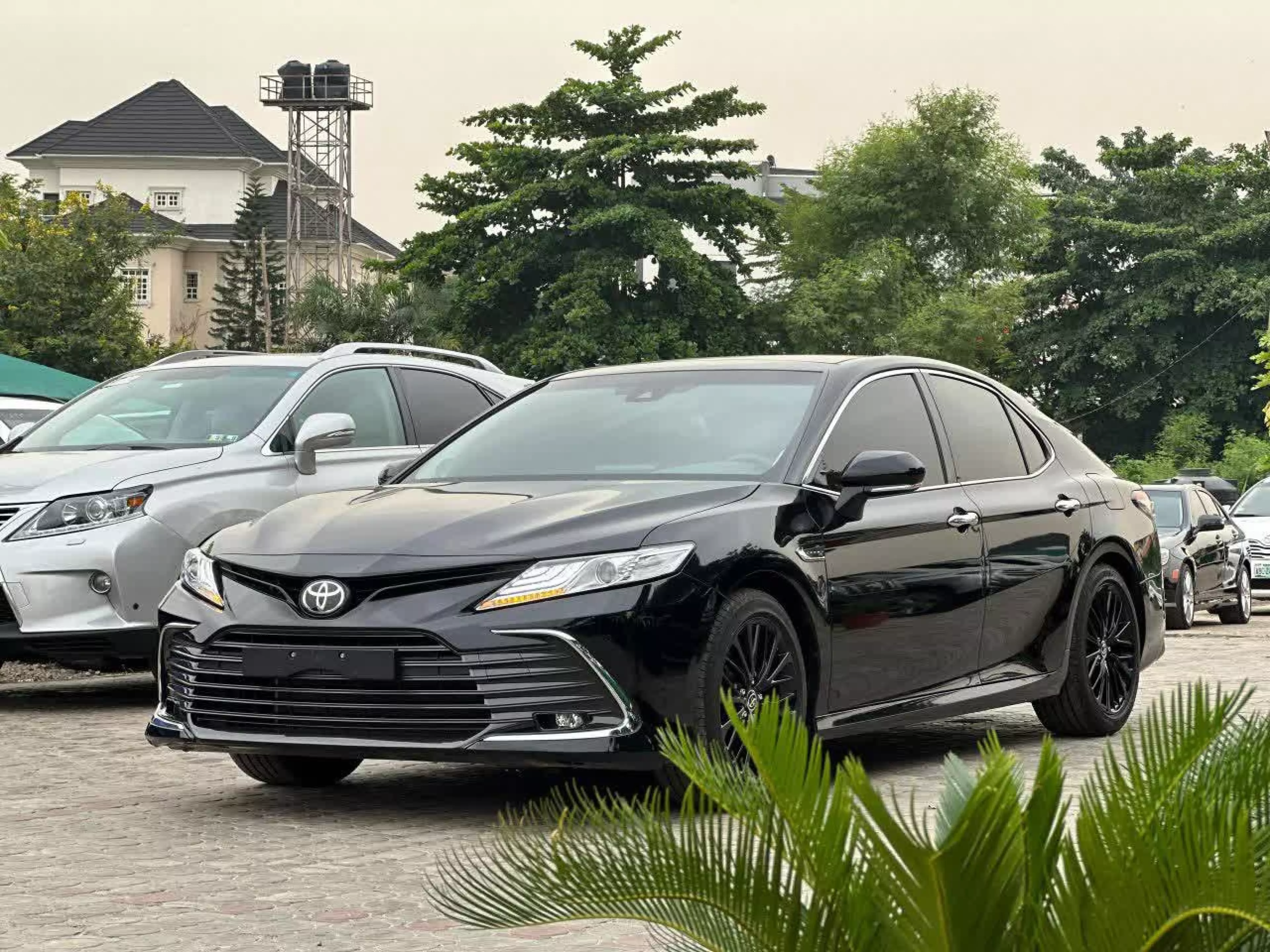 Toyota Camry  - 2023