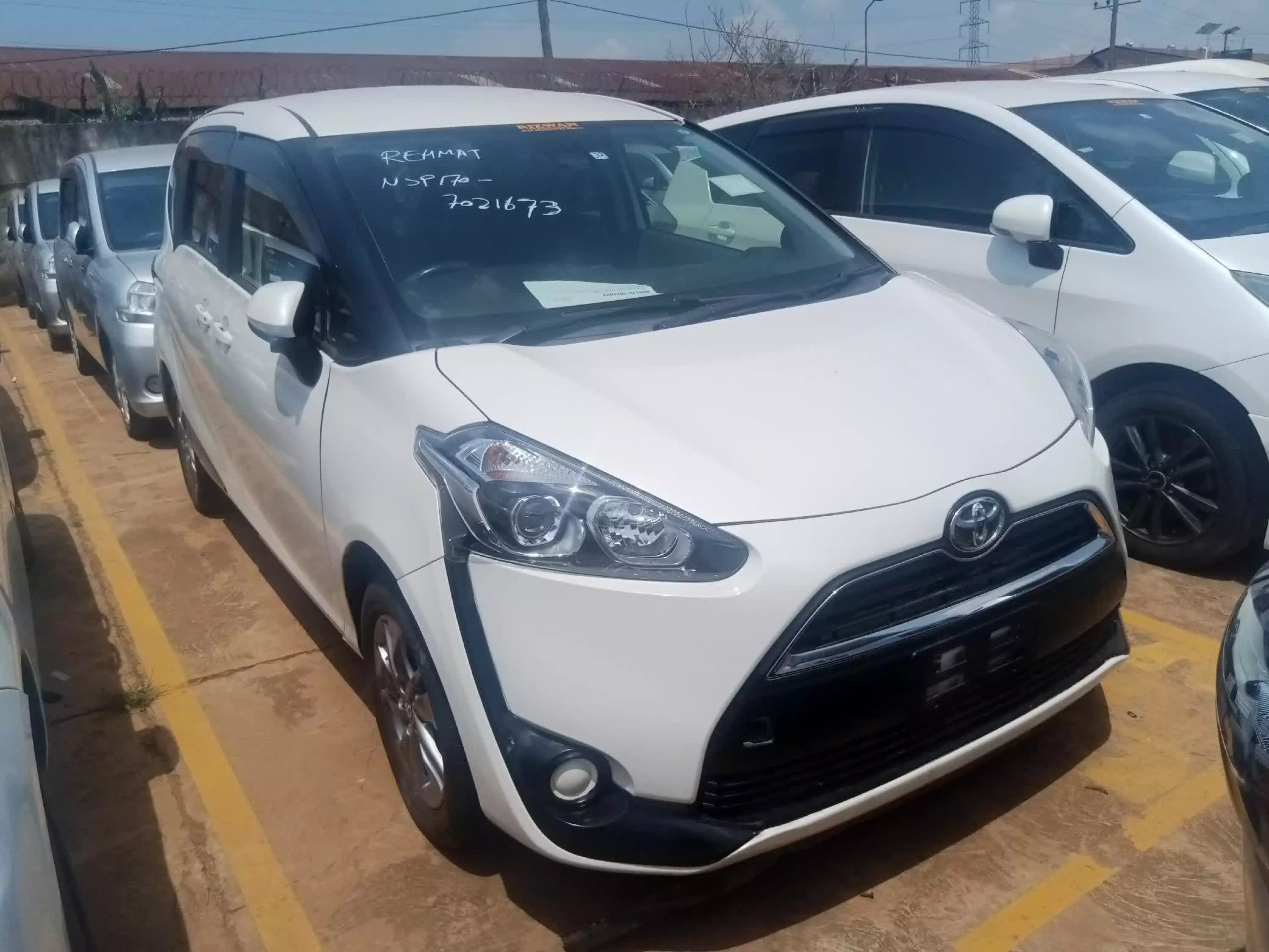 Toyota Sienta Hybrid   - 2014