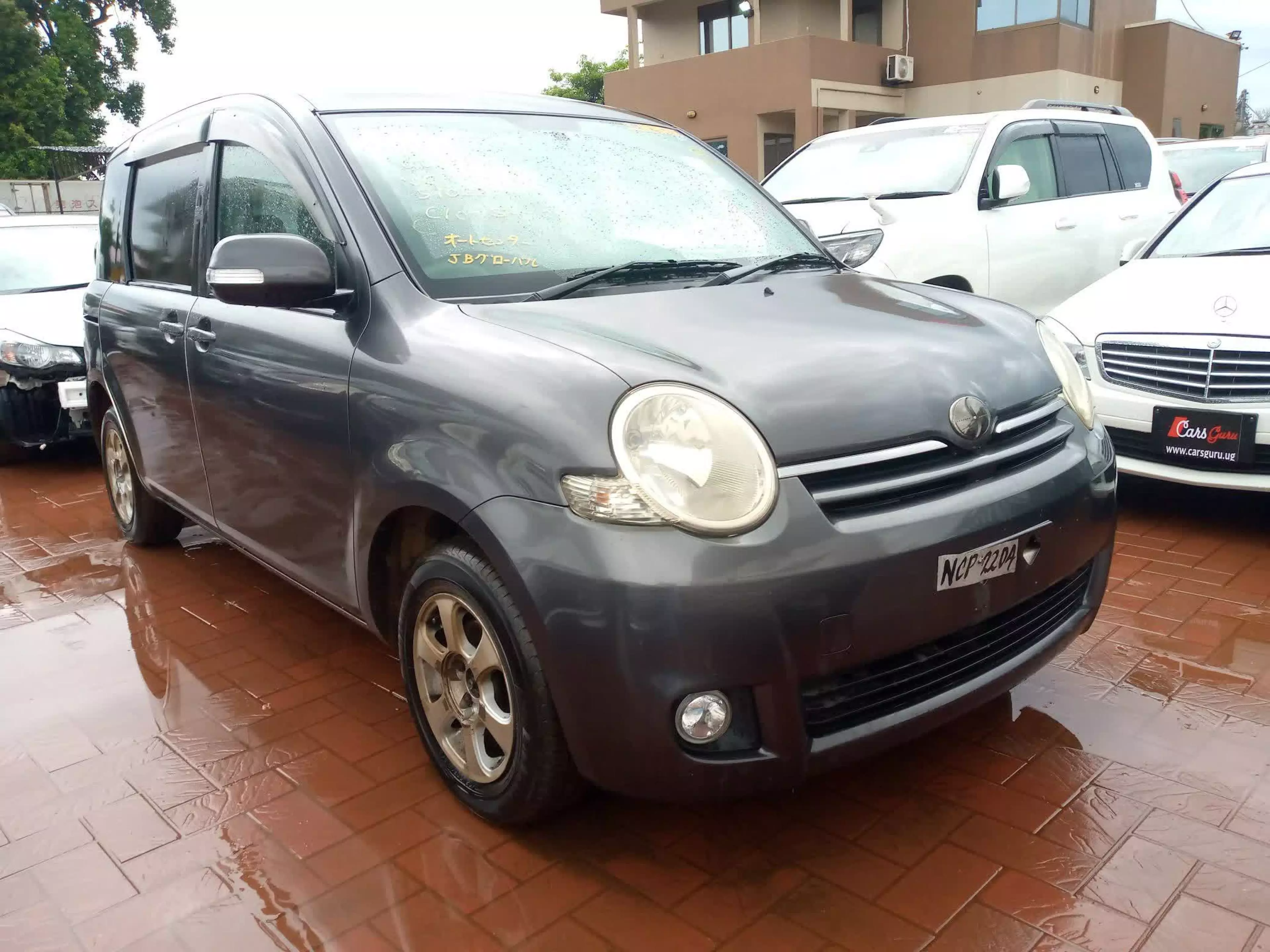 Toyota Sienta - 2008