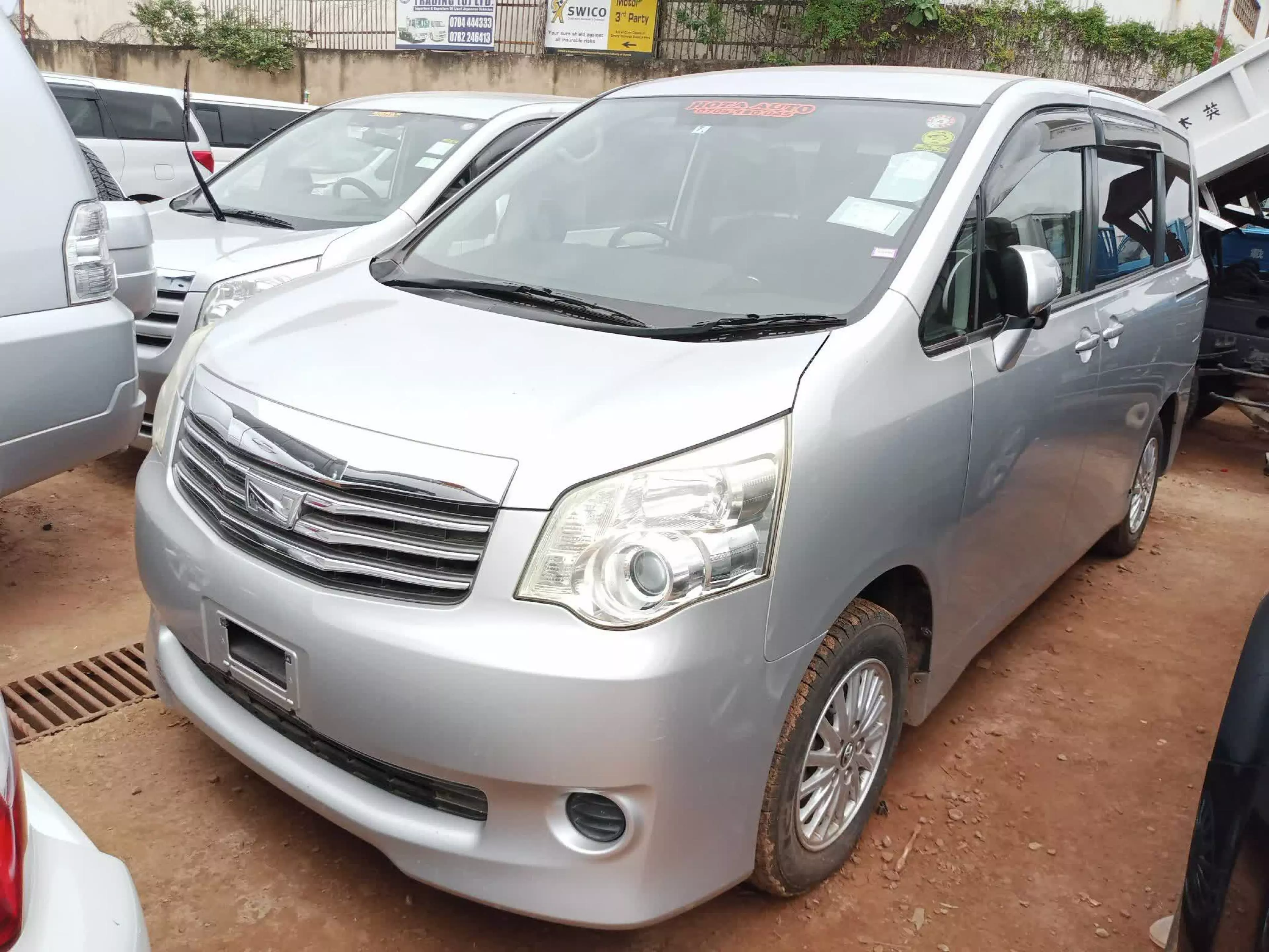 Toyota Noah - 2009