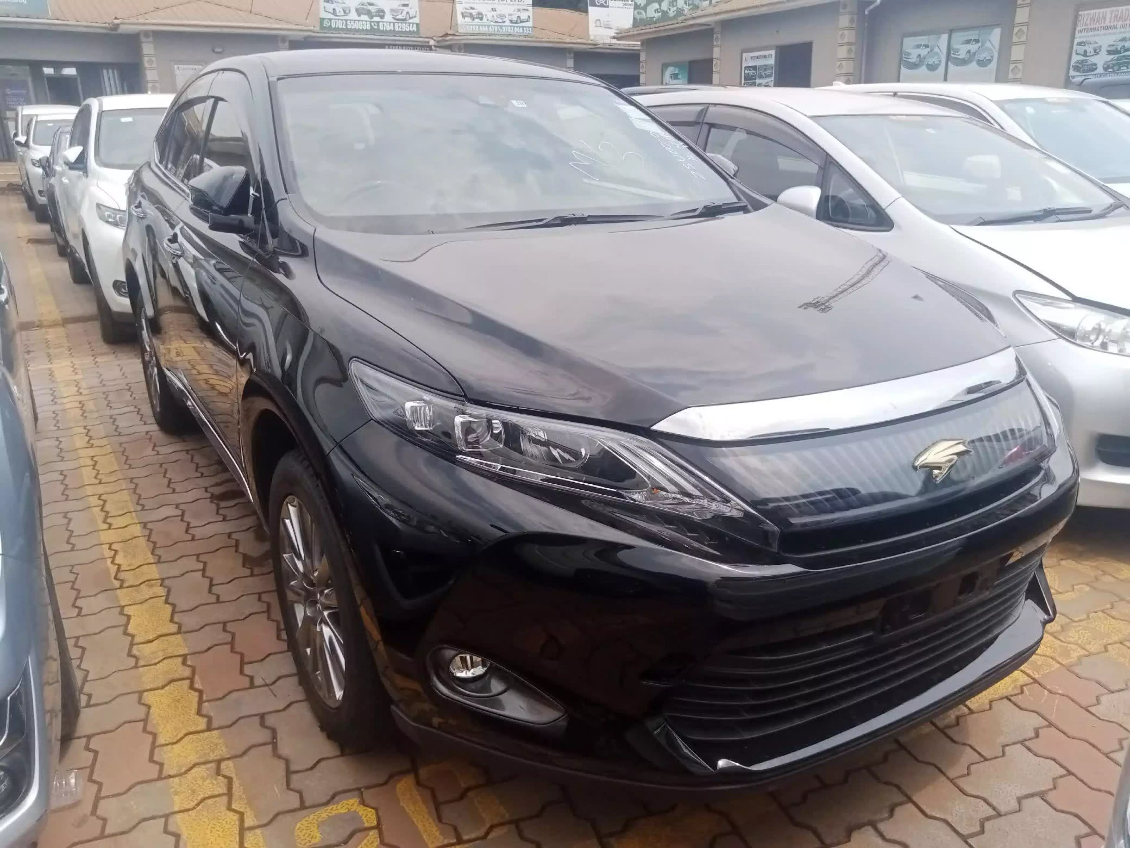 Toyota Harrier  - 2016