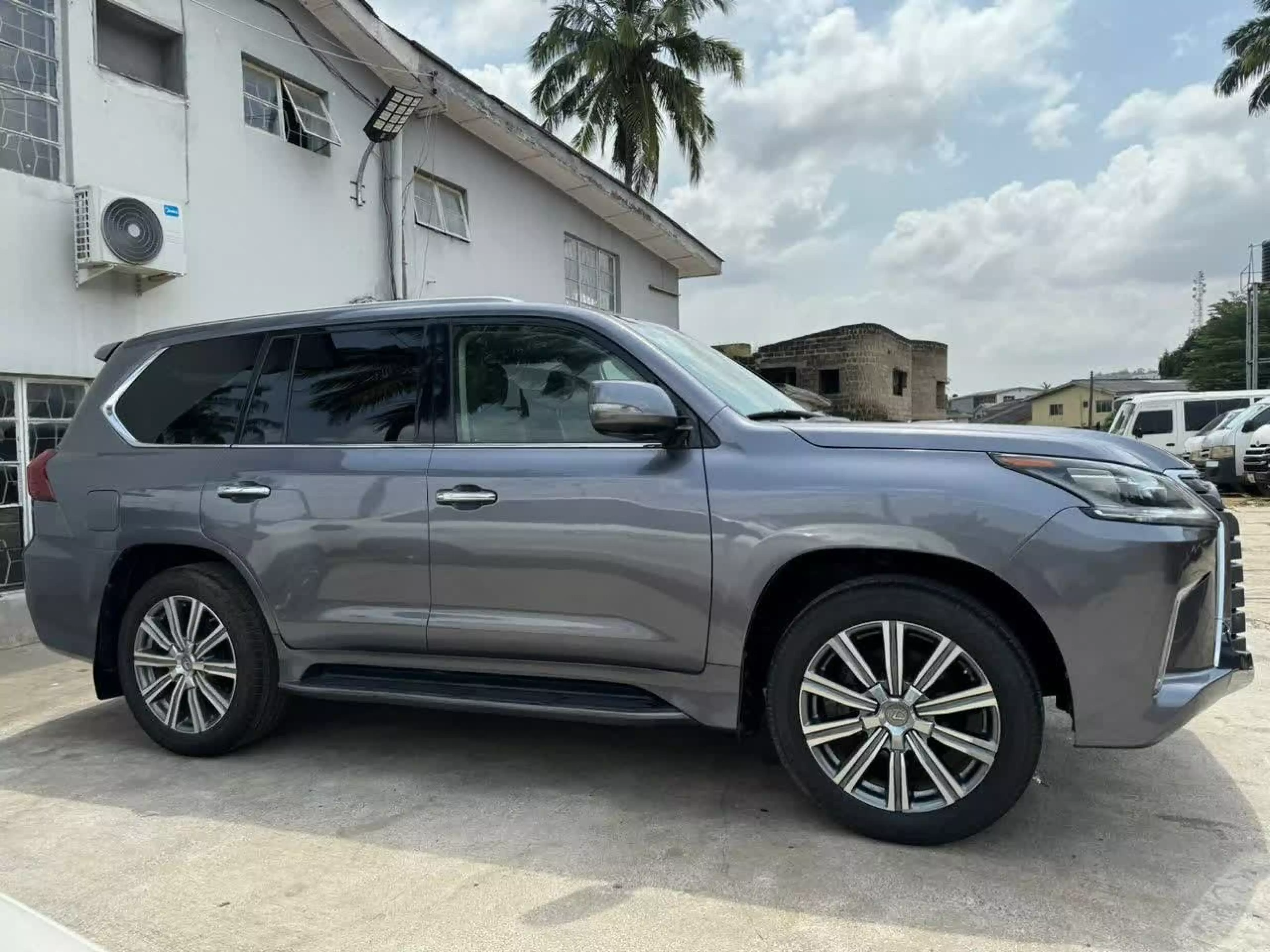 Lexus LX 570 - 2016