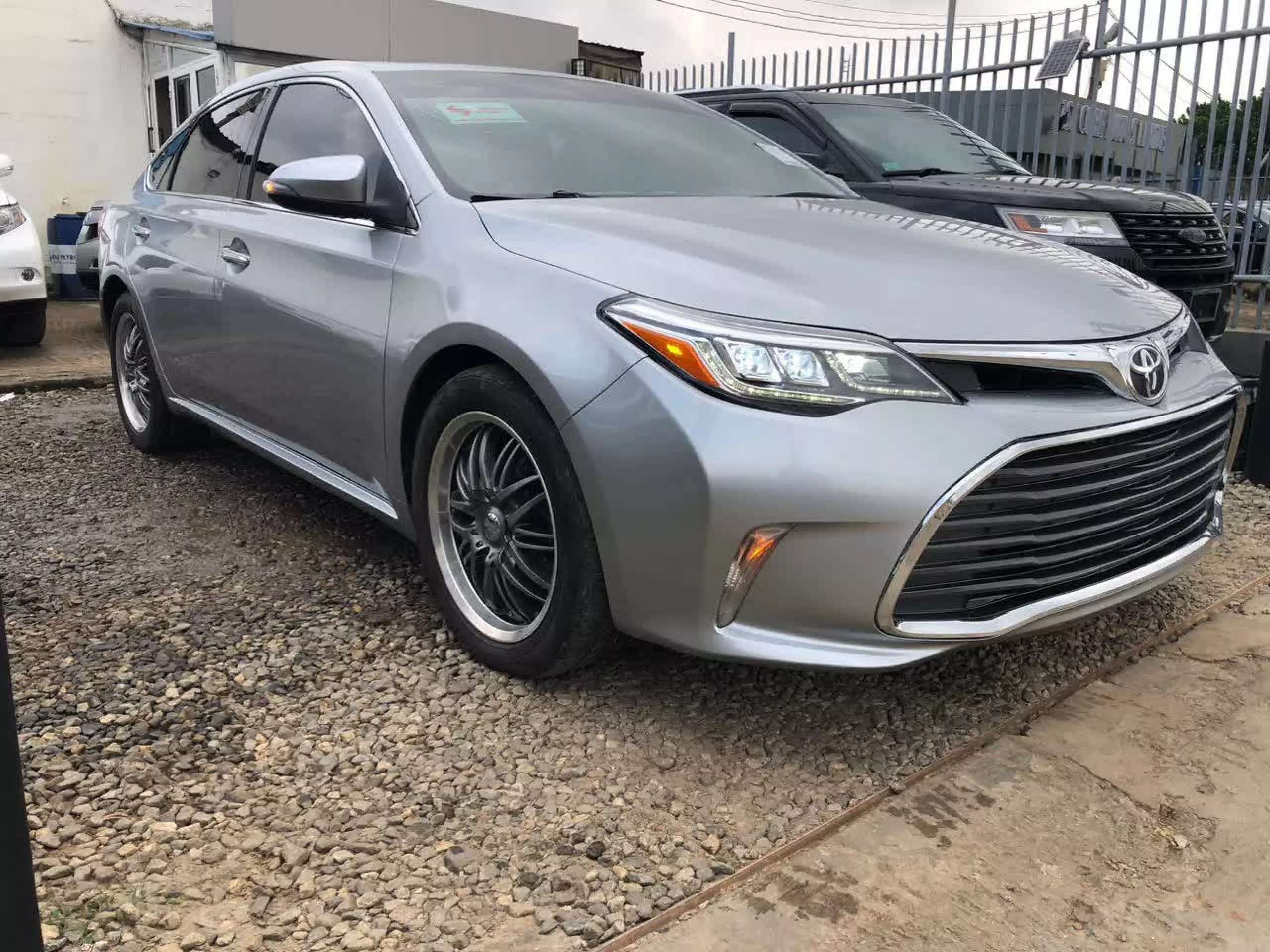 Toyota Avalon  - 2016