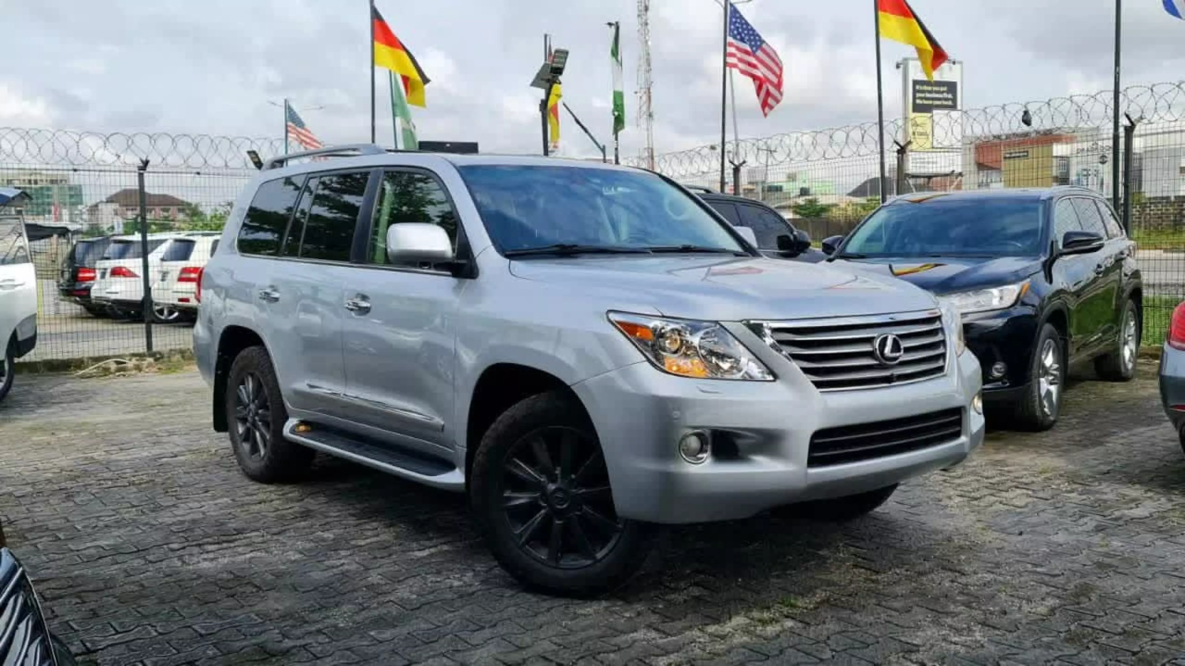 Lexus LX 570 - 2011