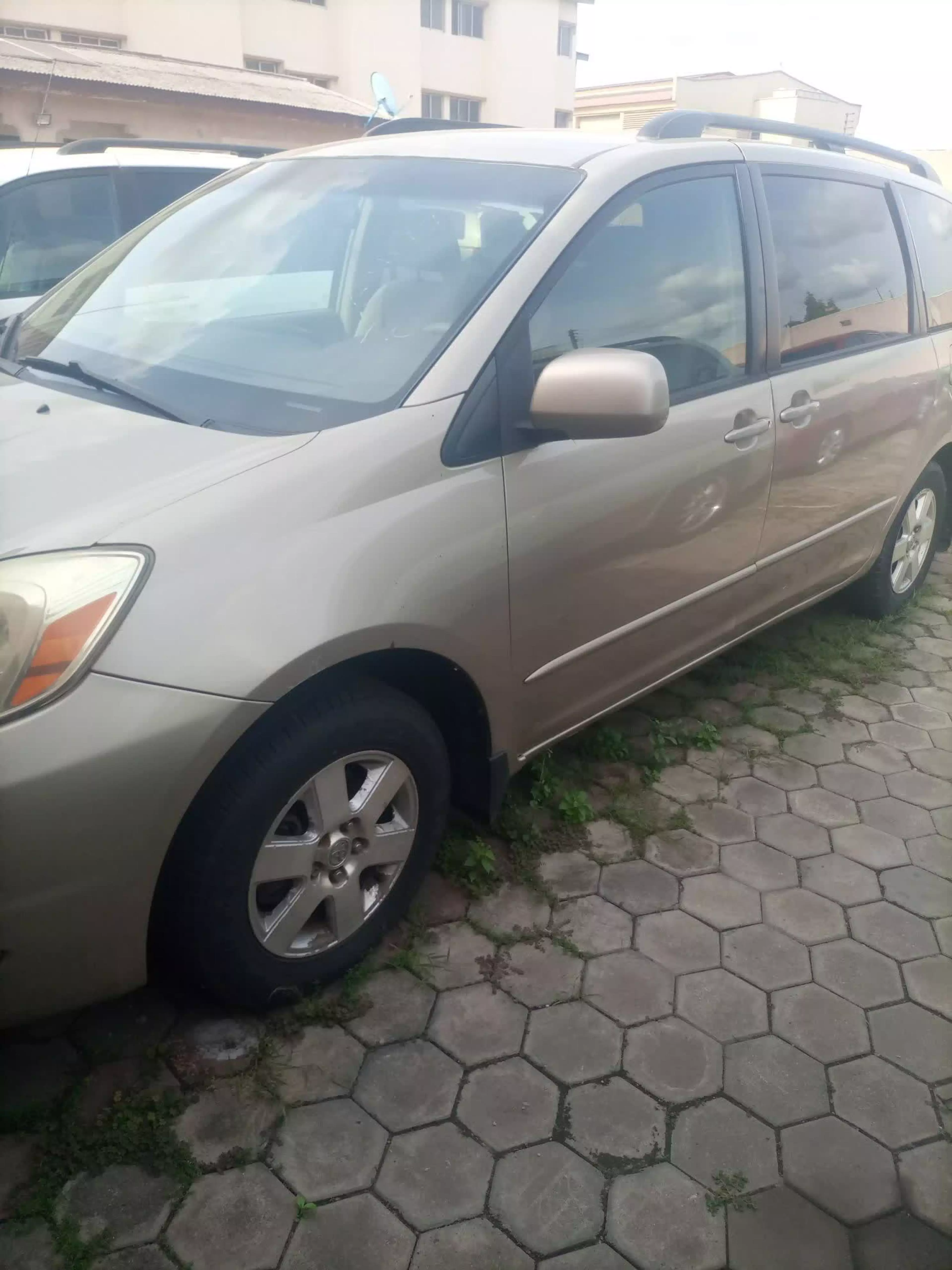 Toyota Sienna  - 2004