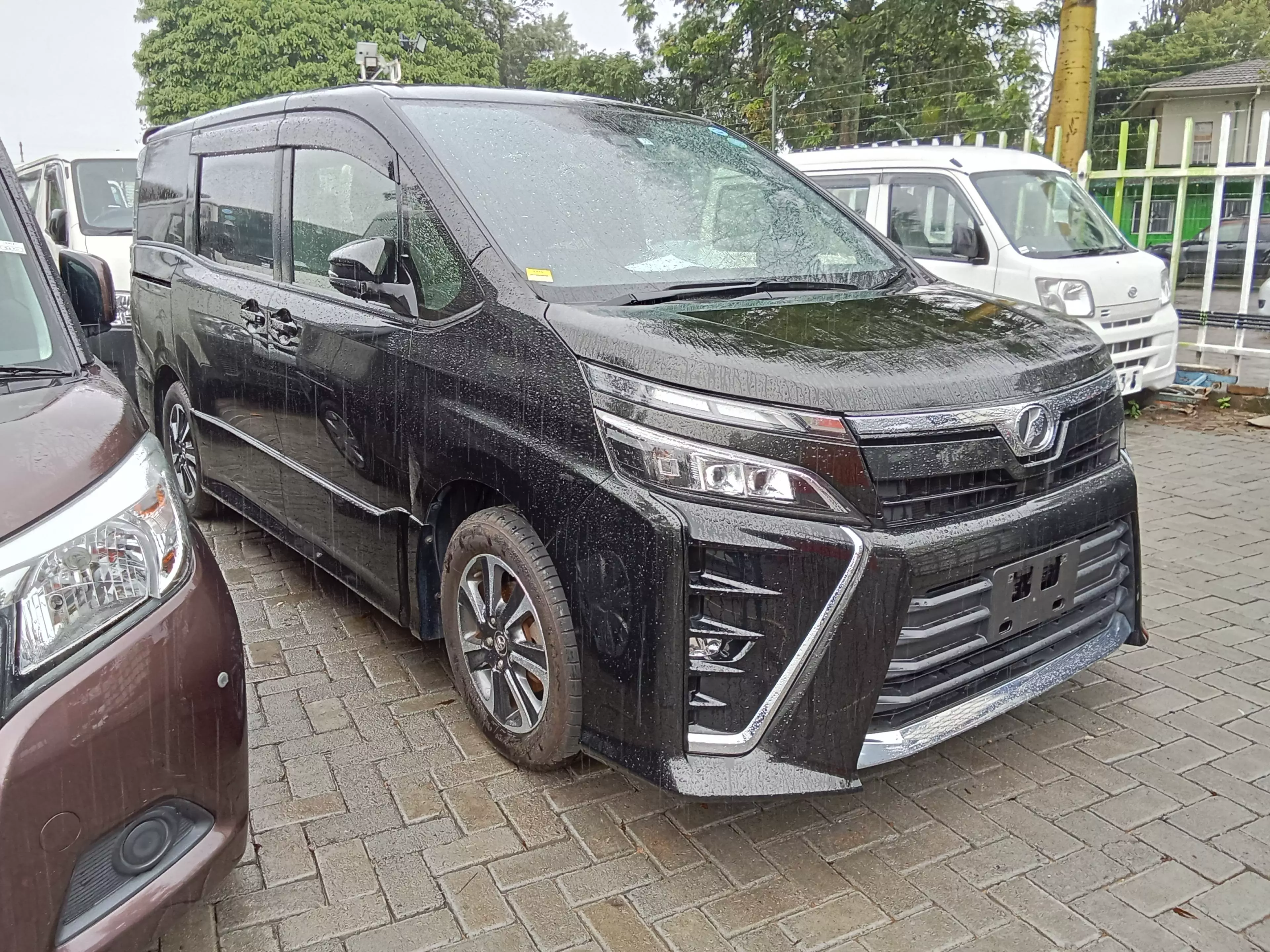 Toyota Voxy  - 2017