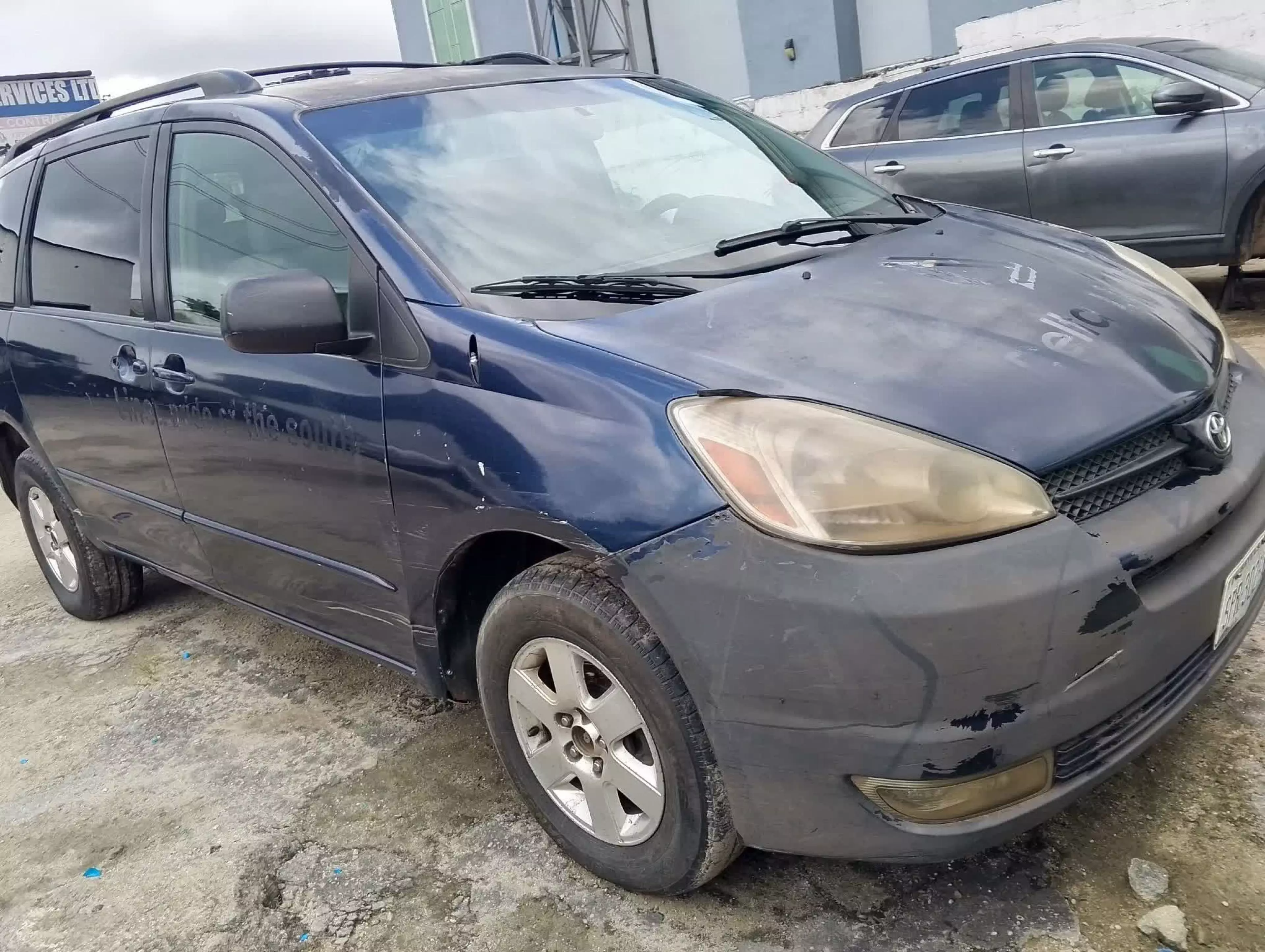 Toyota Sienna  - 2004