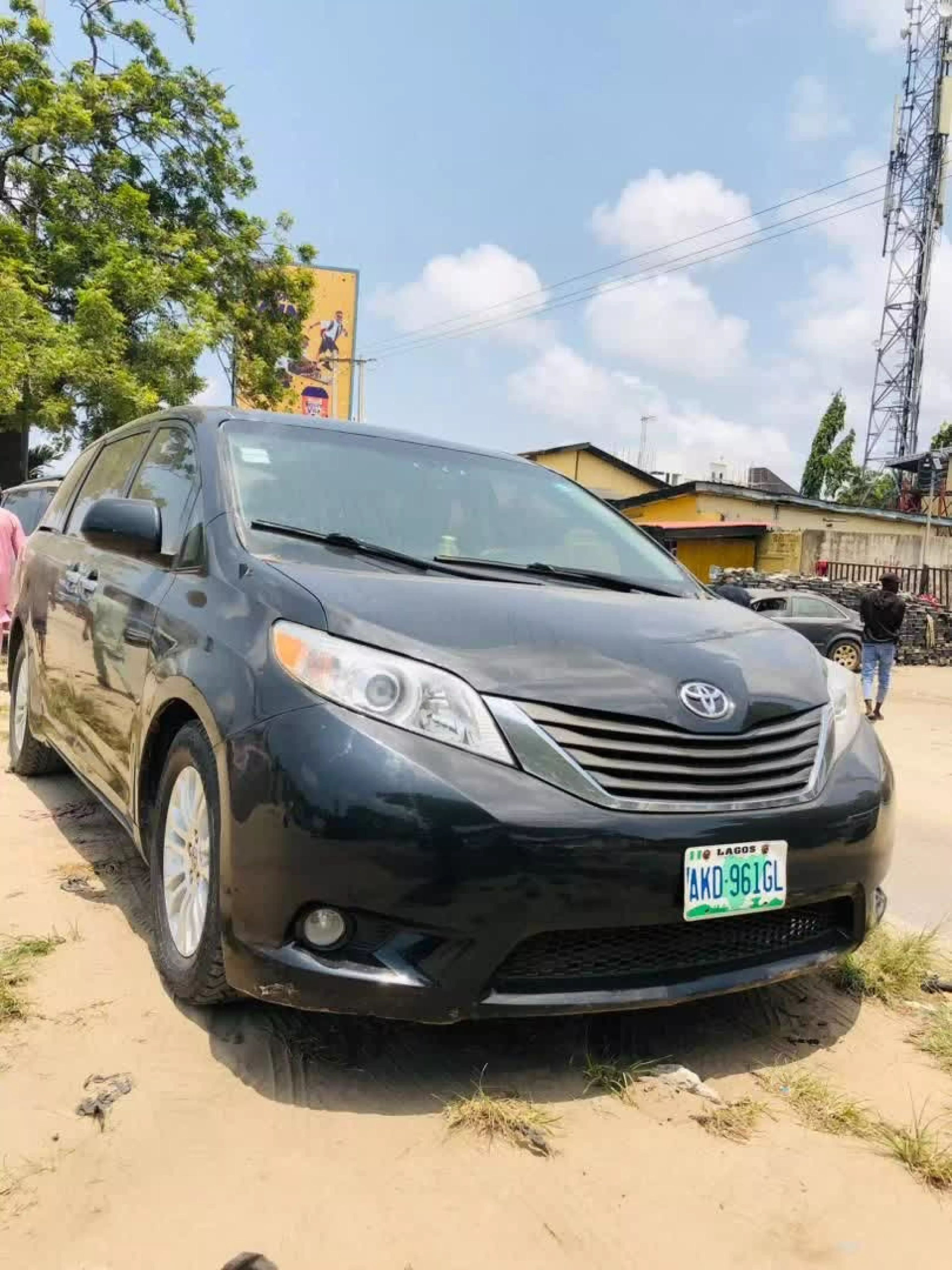 Toyota Sienna  - 2012