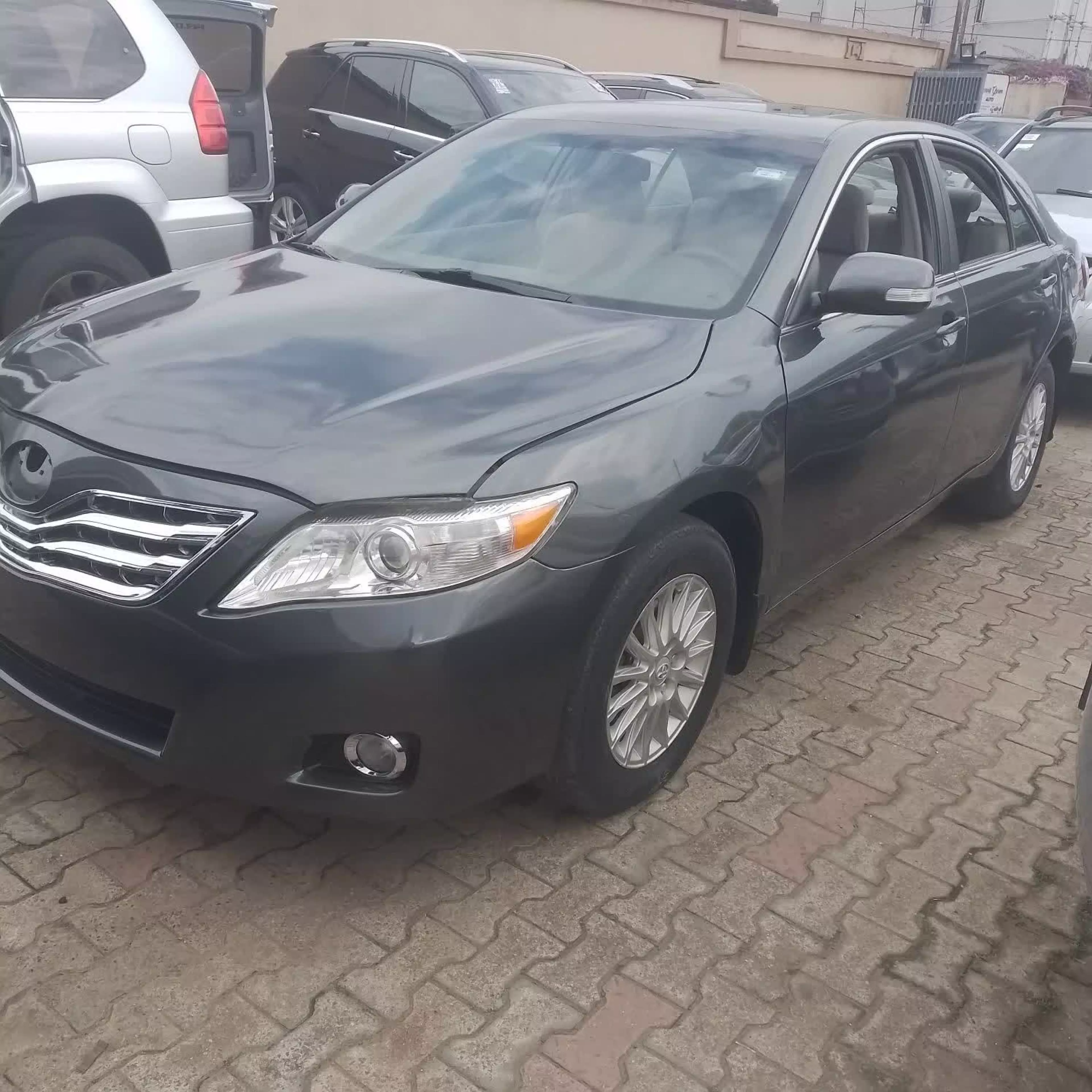 Toyota Camry - 2010