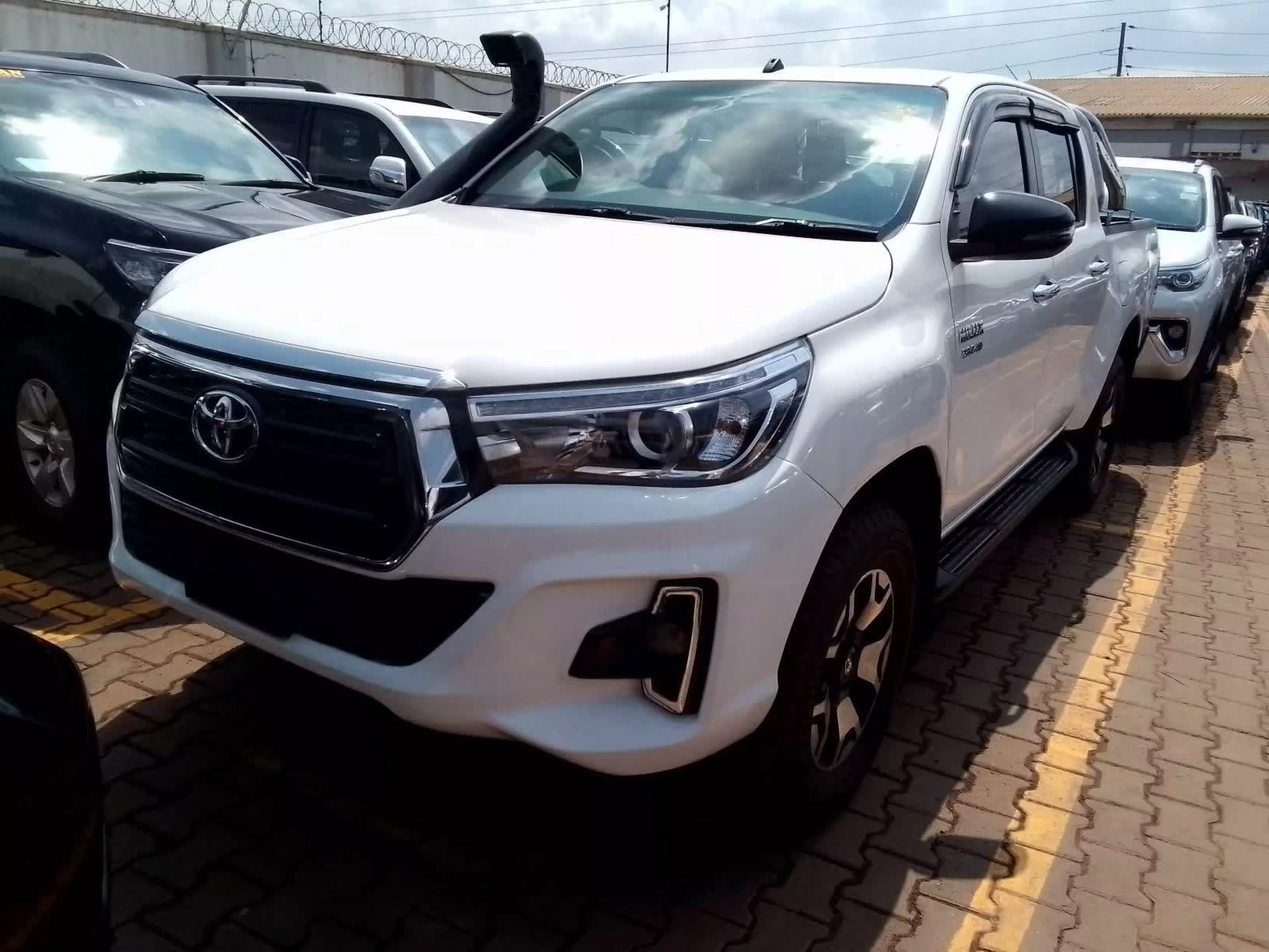 Toyota Hilux Revo   - 2019