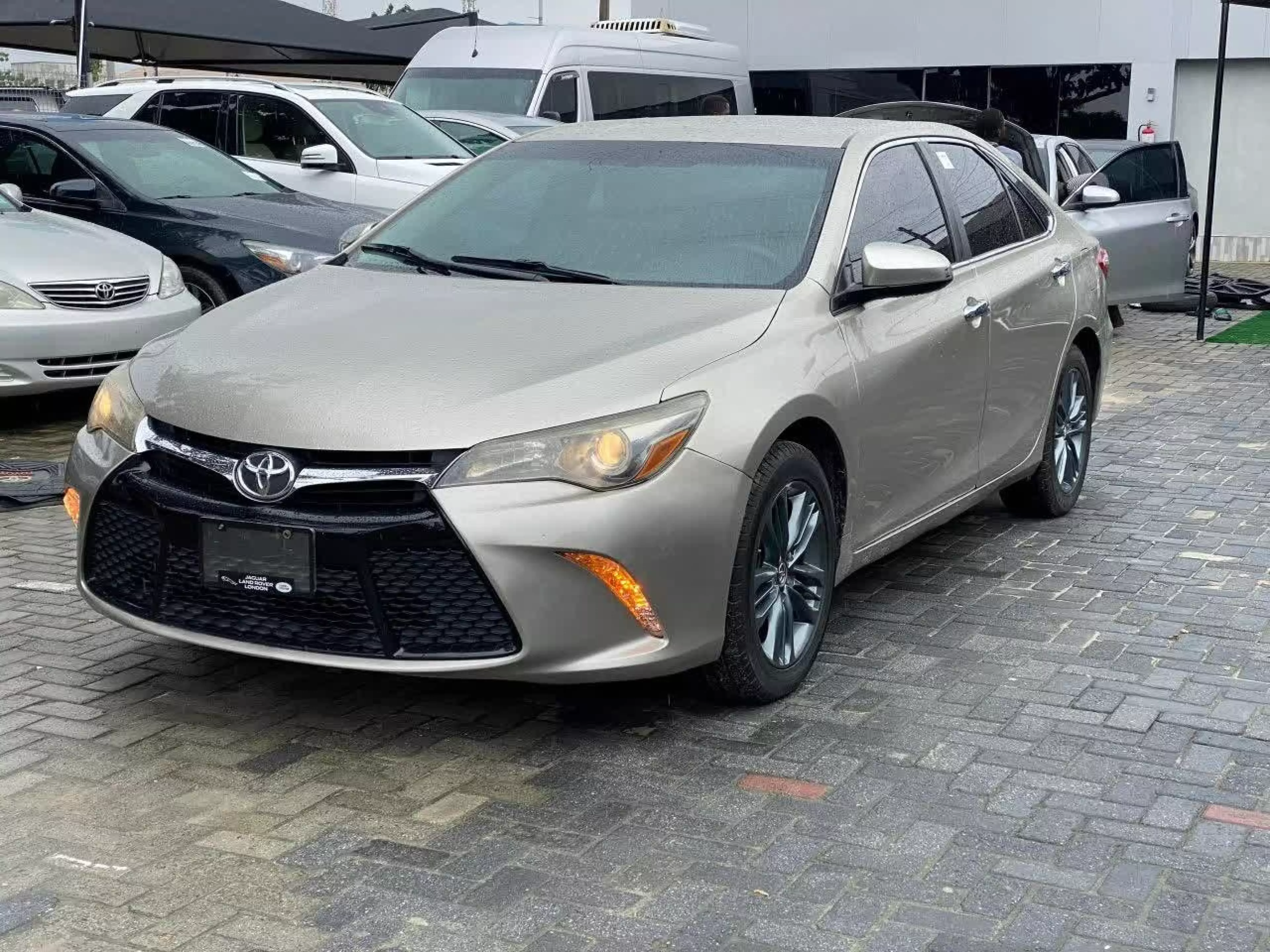 Toyota Camry - 2017