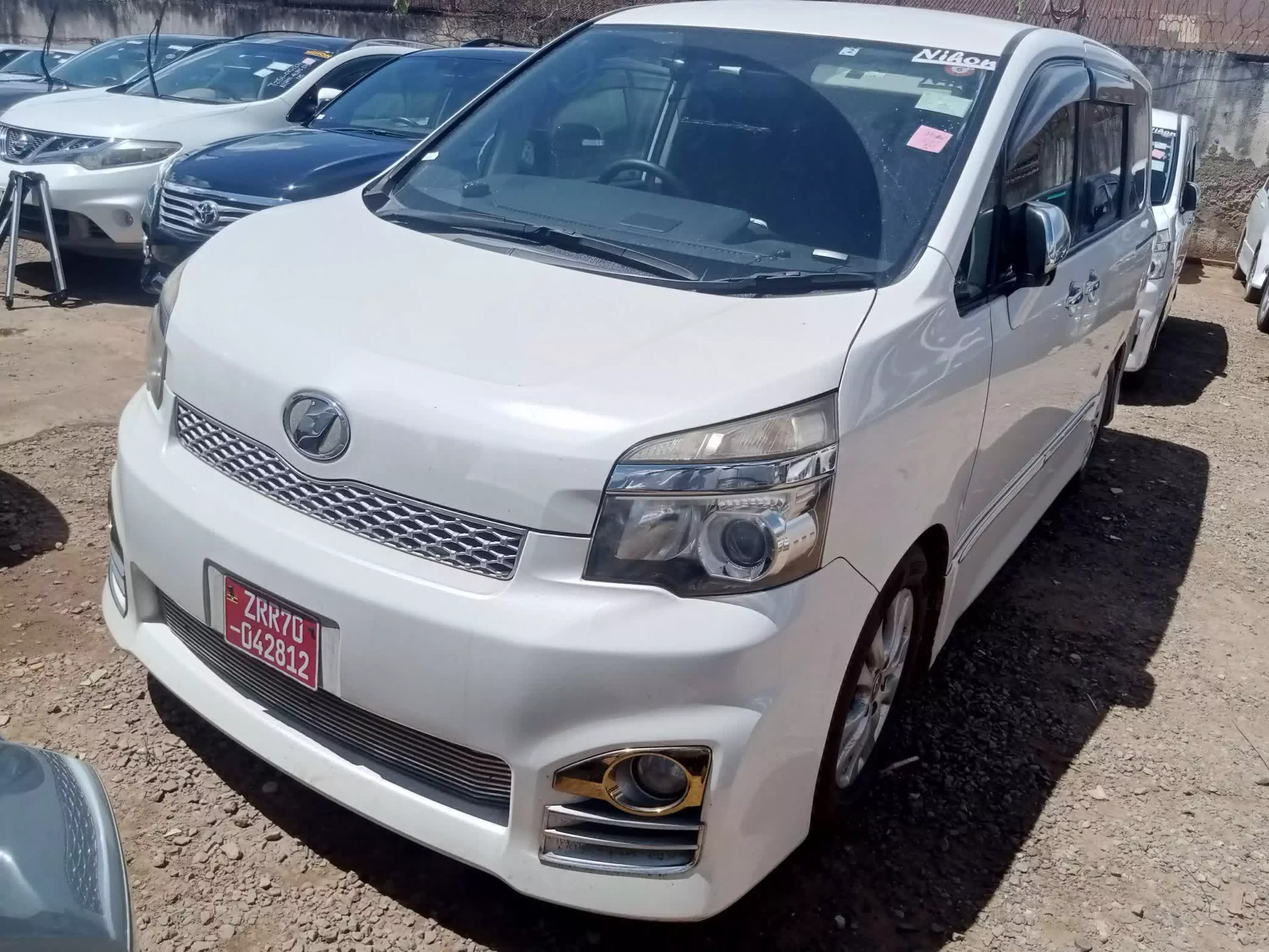 Toyota Noah  - 2011